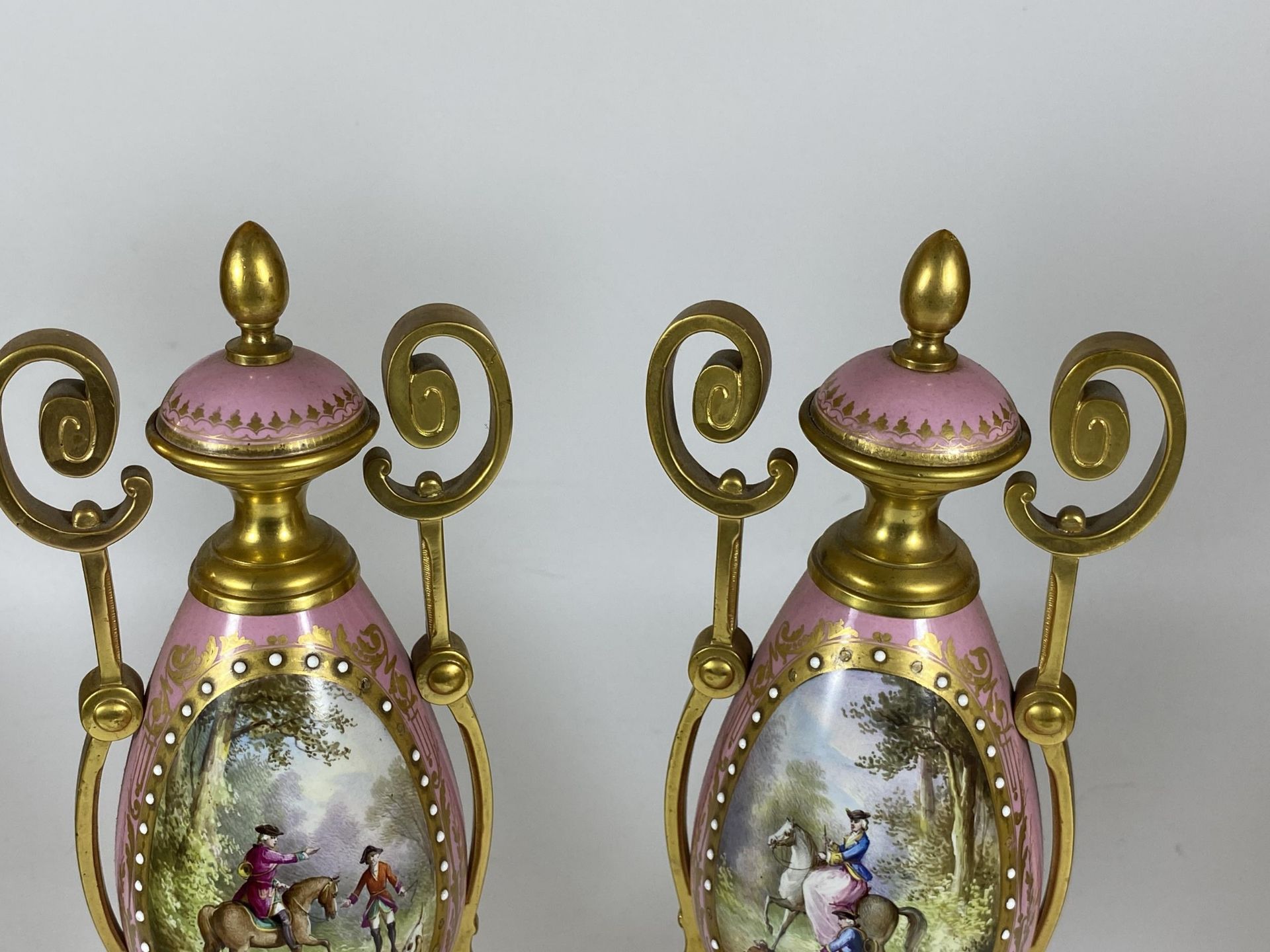 A PAIR OF FRENCH 19TH CENTURY, POSSIBLY SEVRES, PINK PORCELAIN AND BRASS GARNITURE VASES WITH HAND - Image 2 of 9
