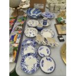 A QUANTITY OF BLUE AND WHITE CERAMICS TO INCLUDE A SHELLEY 'CLOISELLO' WARE BOWL, ETC