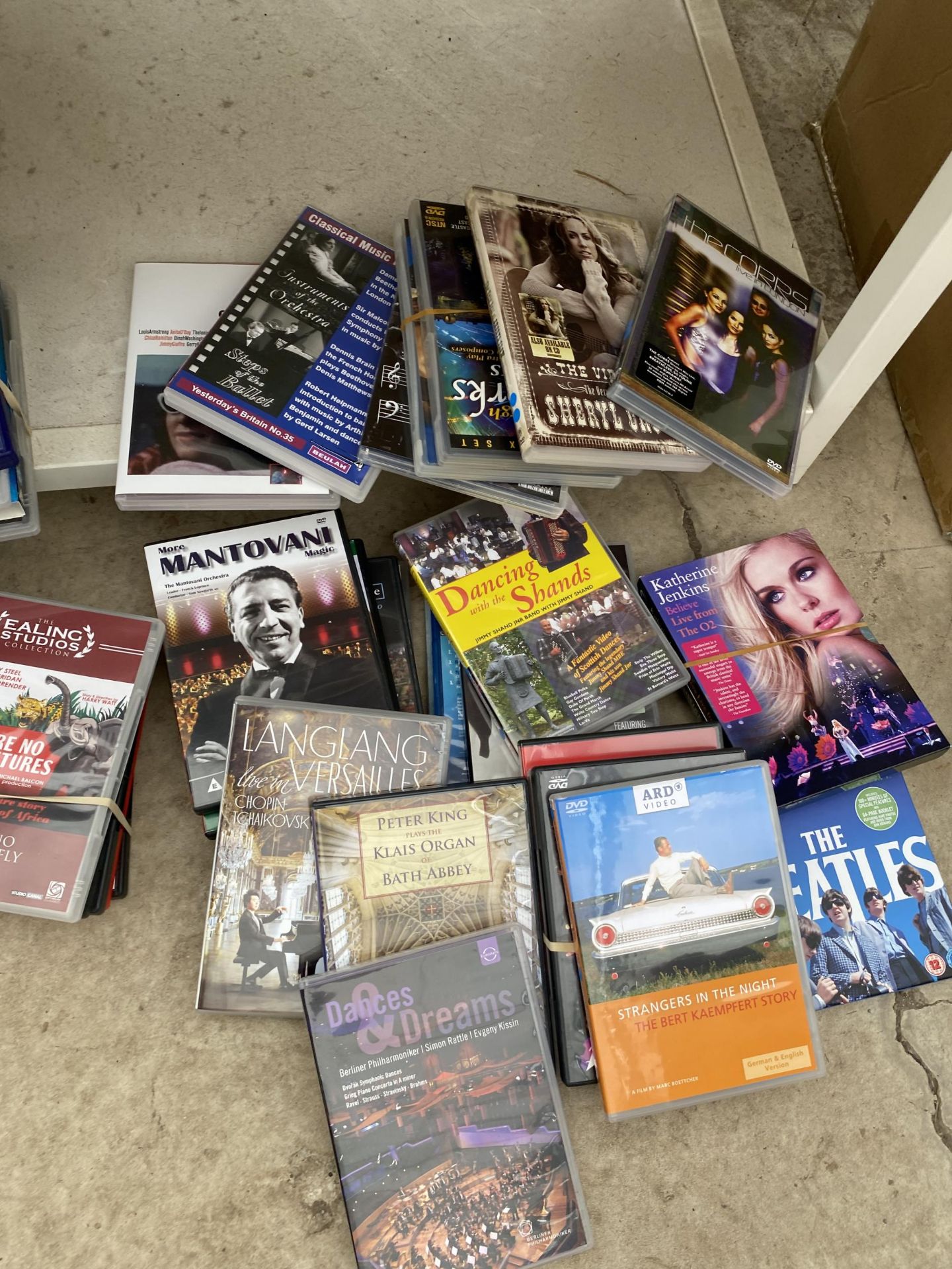 A LARGE ASSORTMENT OF DVDS - Image 2 of 5