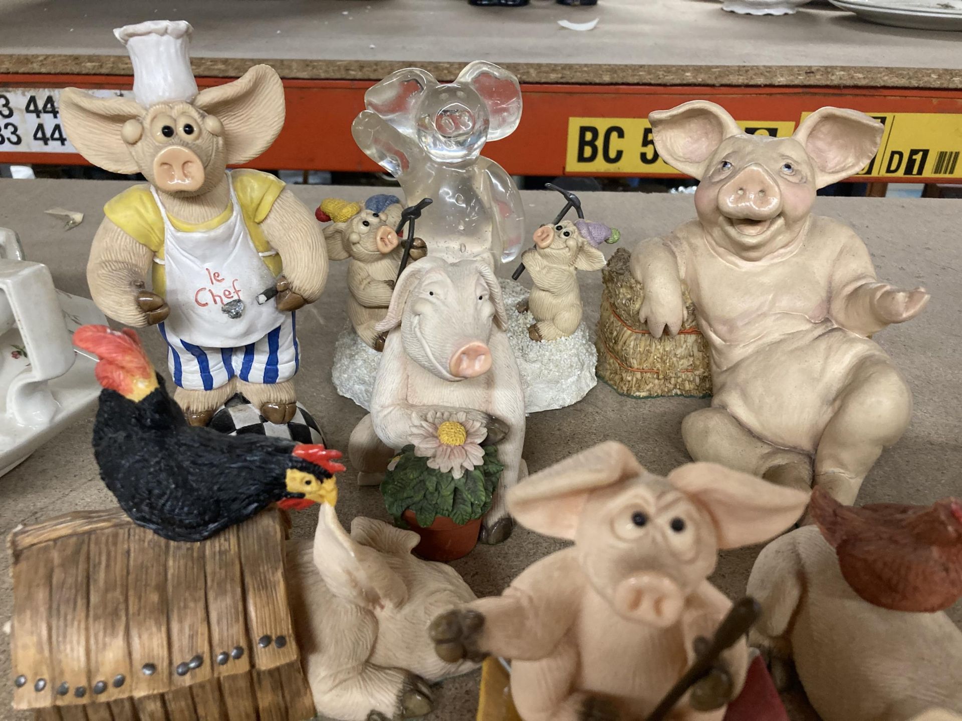 A LARGE QUANTITY OF PIGGIN' FIGURES TO INCLUDE PIGGIN' ICE CHRISTMAS, PIGGIN' SAVINGS, ETC - - Image 2 of 3