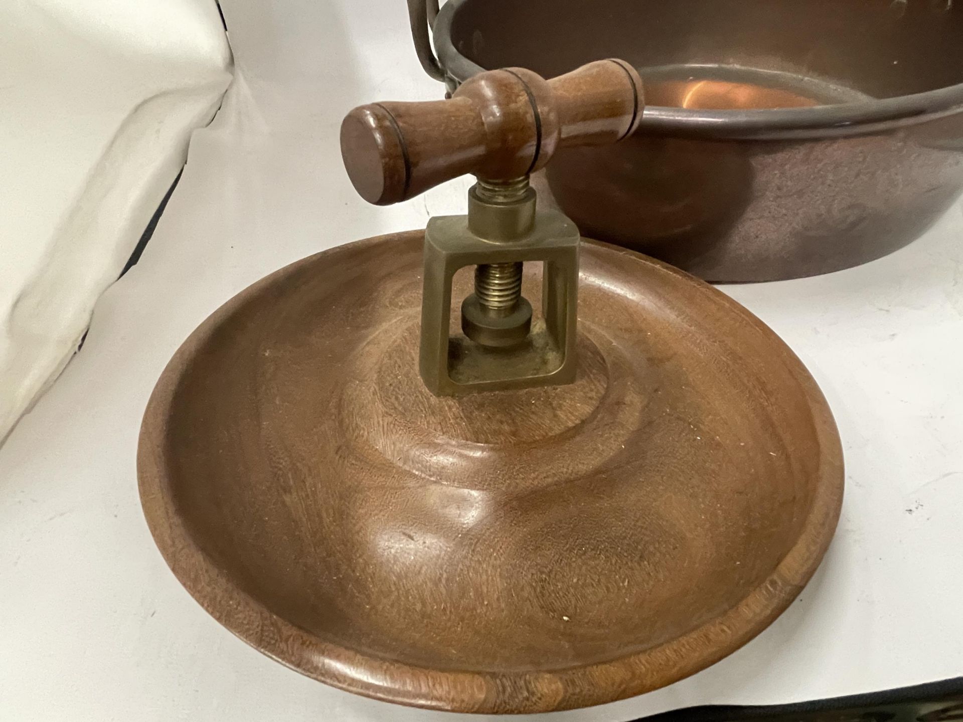 A VINTAGE TWIN HANDLED COPPER BOWL WITH TREEN NUTCRACKER BOWL - Image 2 of 4