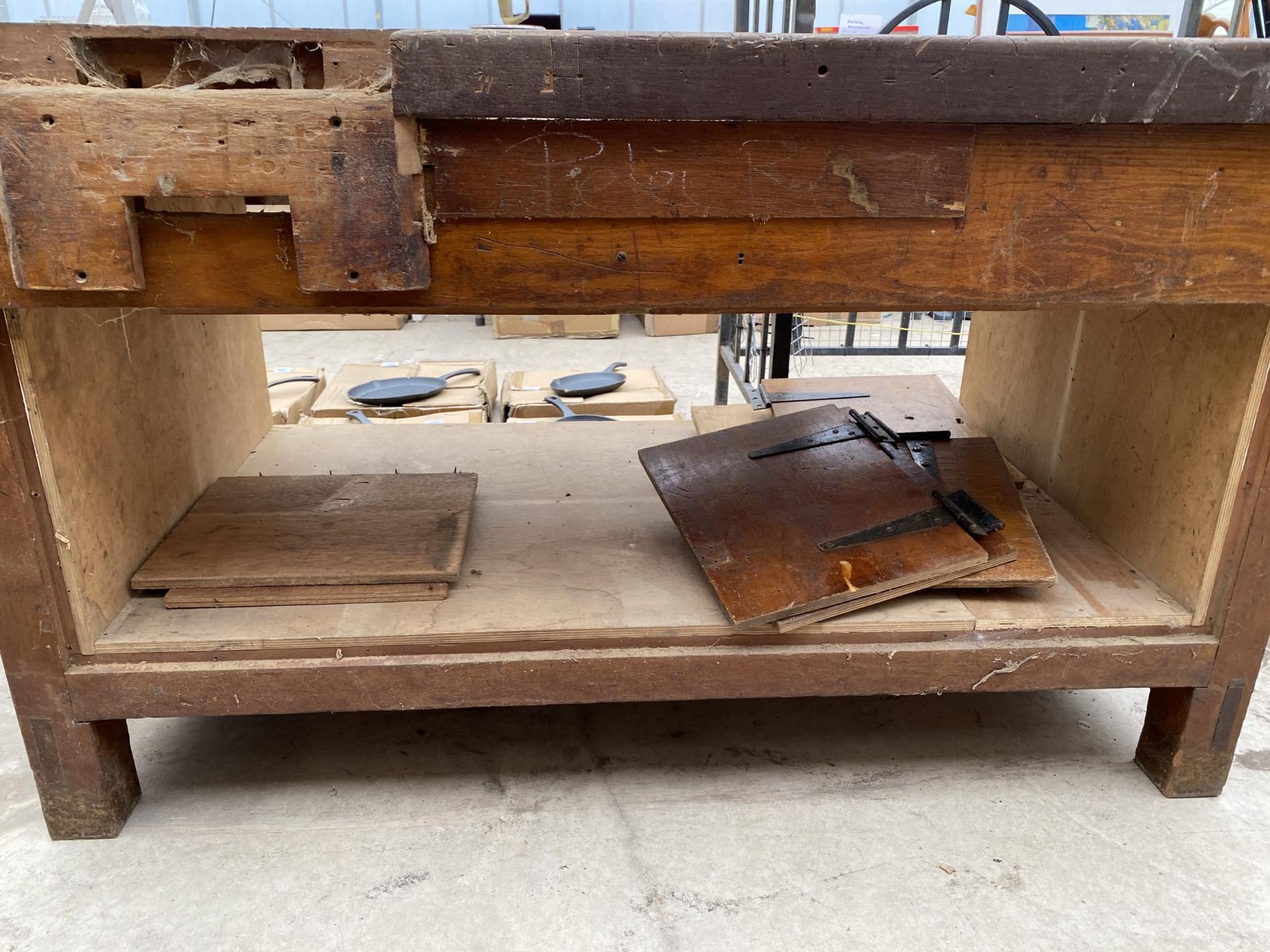 A VINTAGE HEAVY DUTY WOODEN WORK BENCH - Image 4 of 4