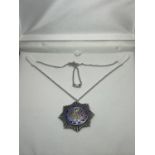 A SILVER NECKLACE WITH A HALLMARKED BIRMINGHAM SILVER MASONIC MEDAL IN A PRESENTATION BOX
