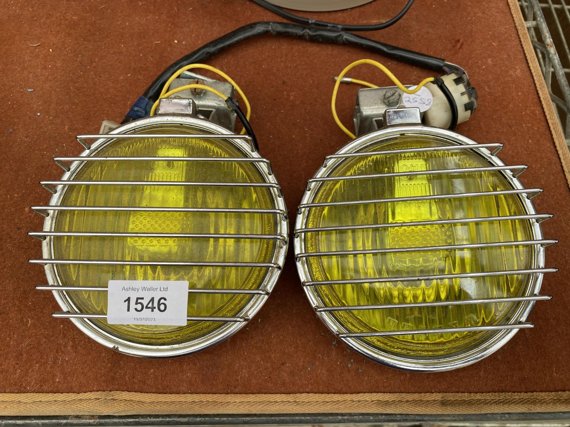 A PAIR OF VINTAGE YELLOW VEHICLE LIGHTS