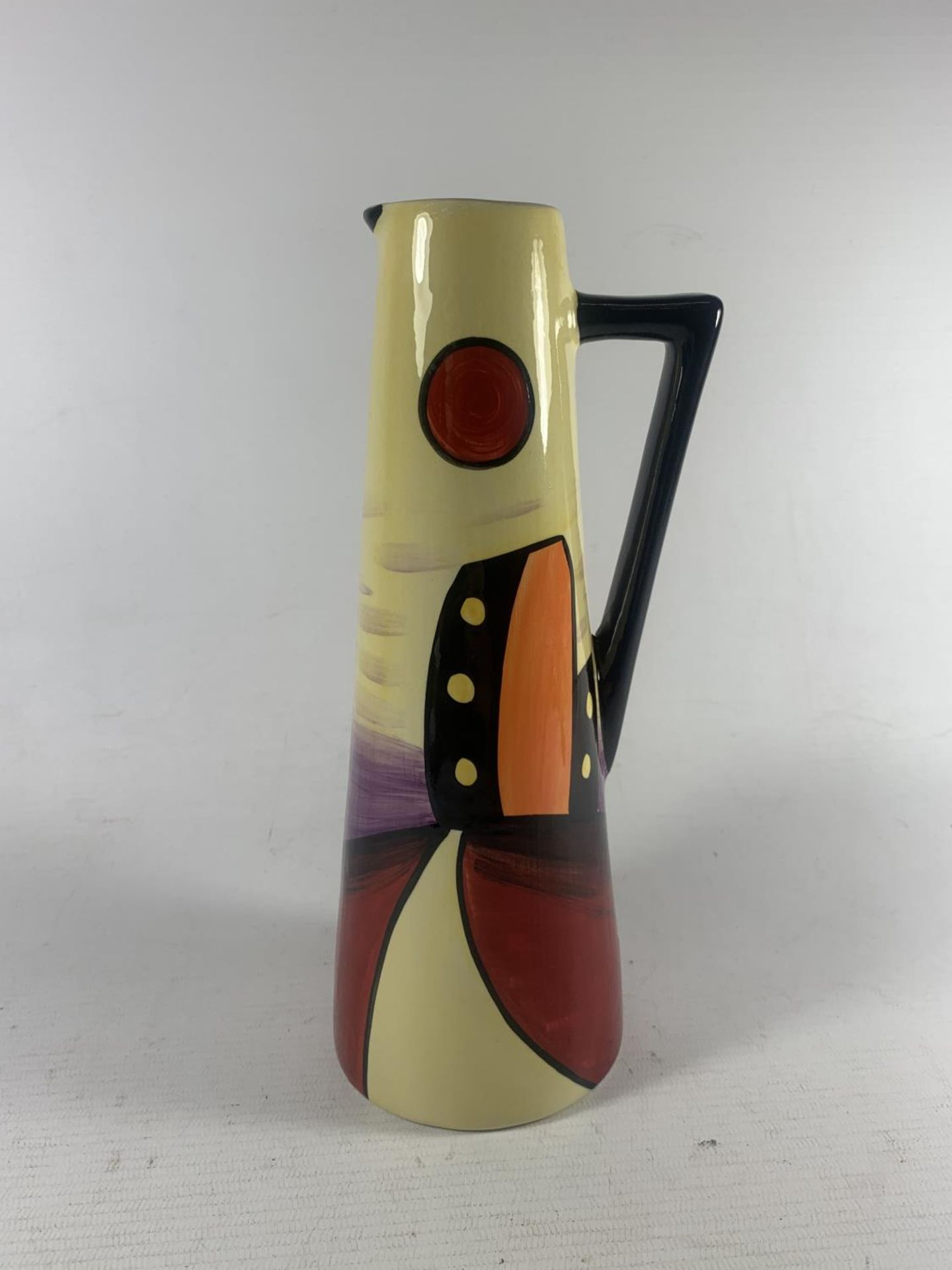 A LORNA BAILEY HANDPAINTED AND SIGNED JUG MANHATTAN