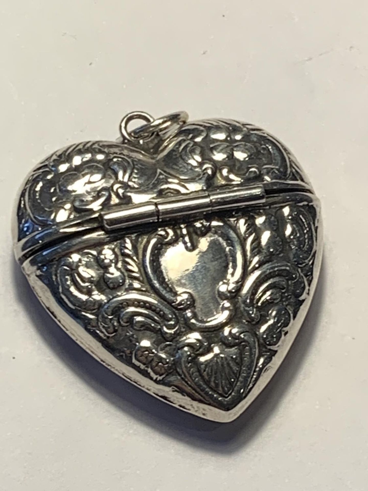 A MARKED SILVER HEART SHAPED CASE - Image 2 of 3