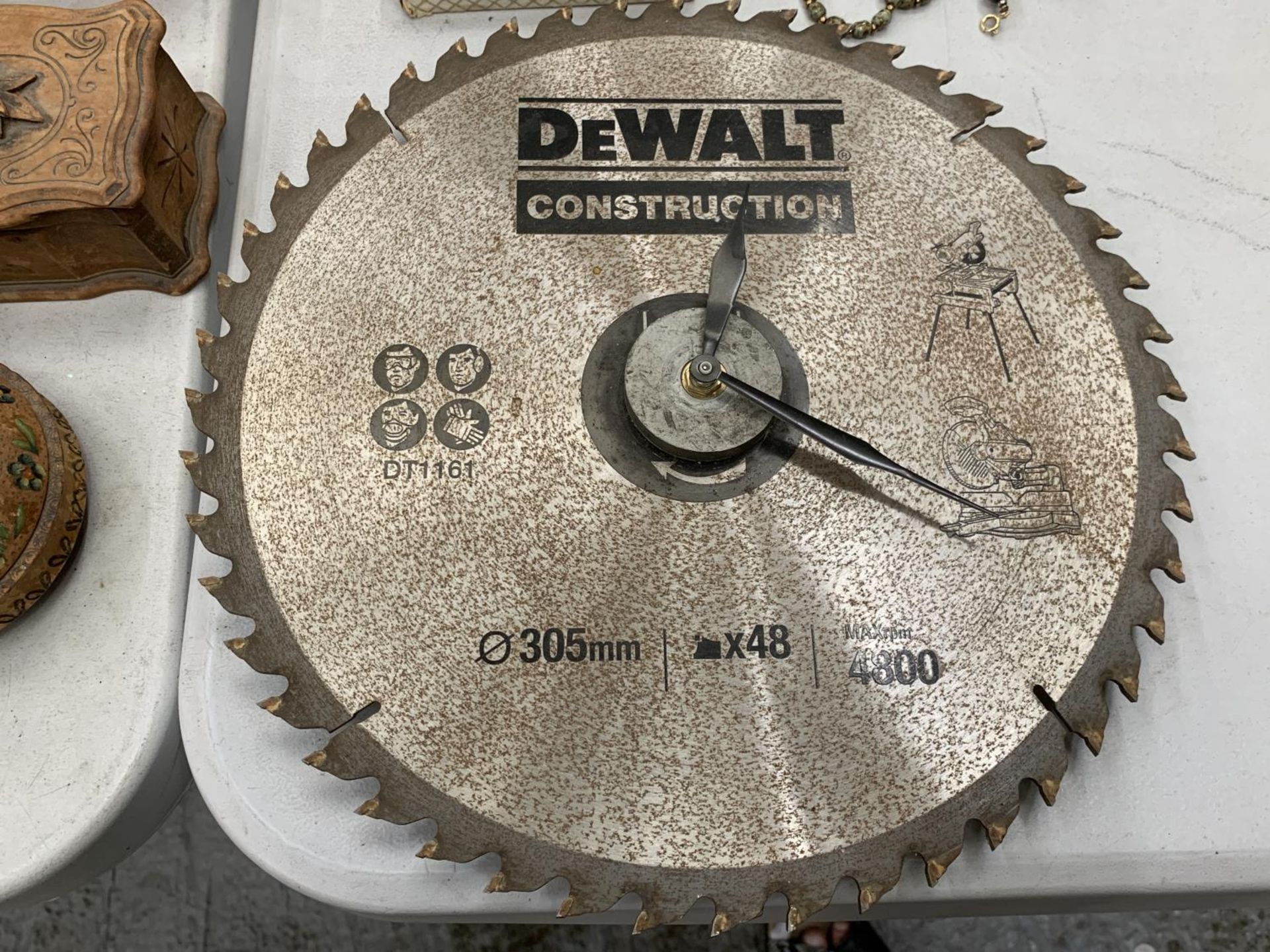 A METAL DE-WALT ADVERTISING BAND SAW CLOCK FROM HARDWARE SHOP