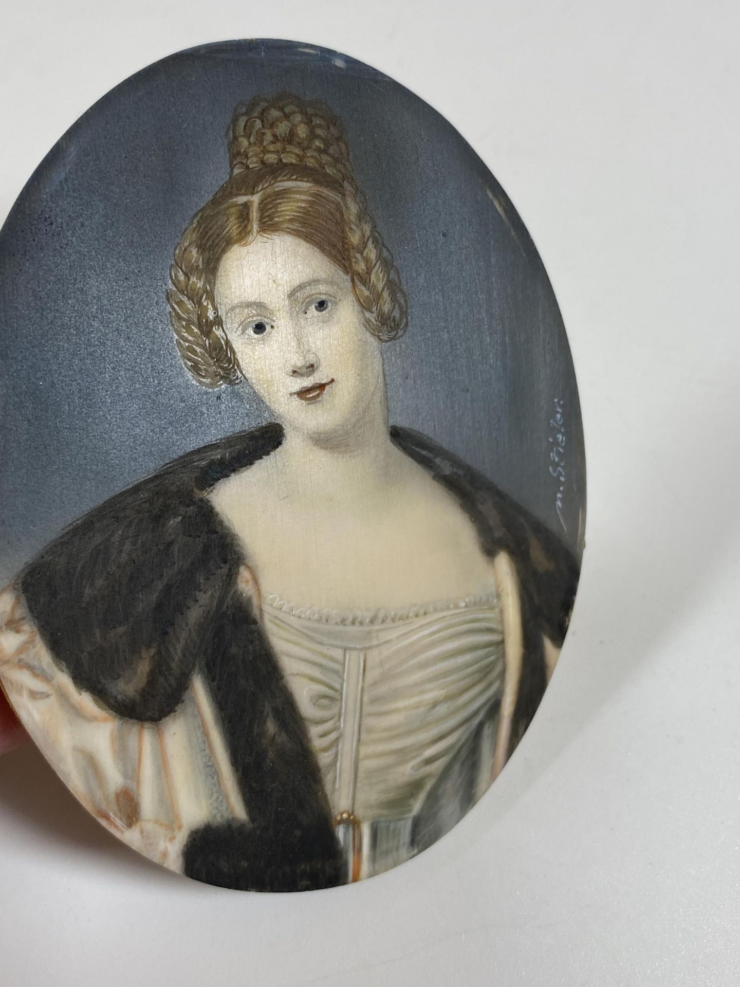 AN EARLY 19TH CENTURY HAND PAINTED PORTRAIT OF A LADY, SIGNED M.STIELER, IN ORNATE BRASS OVAL - Image 10 of 12