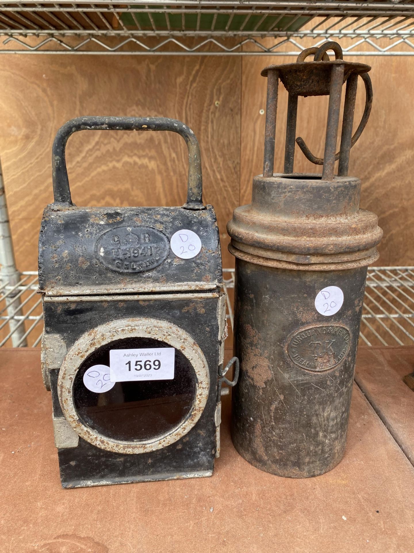 A VINTAGE TARQUAN AND KEW MINERS LAMP AND A VINTAGE RAILWAY SIGNAL LAMP