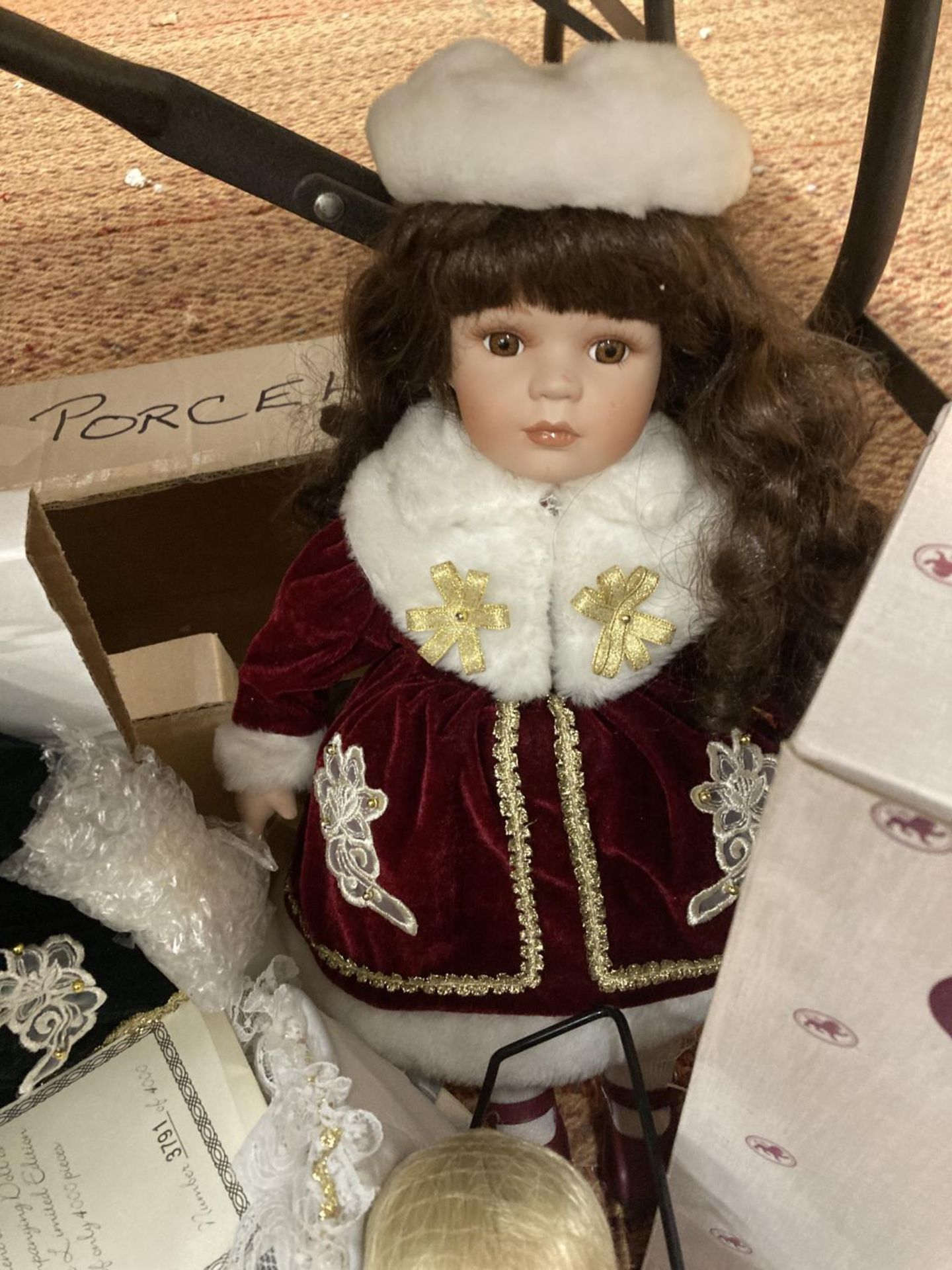 A COLLECTION OF DOLLS TO INCLUDE THE ASHTON DRAKE GALLERIES, MOST AS NEW IN BOXES - Image 3 of 6