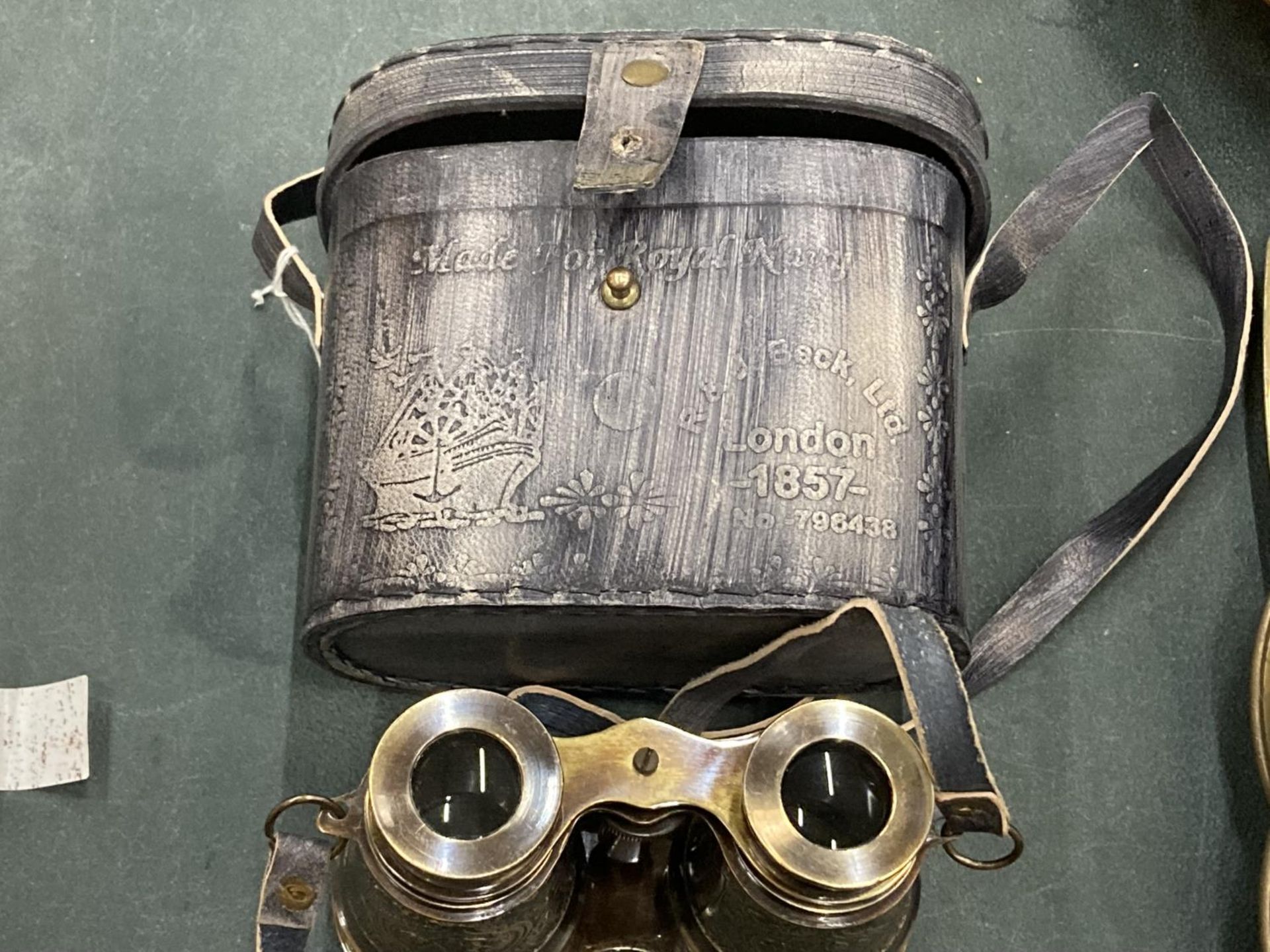 A PAIR OF LEATHER CASED BRASS BINOCULARS - Image 3 of 3