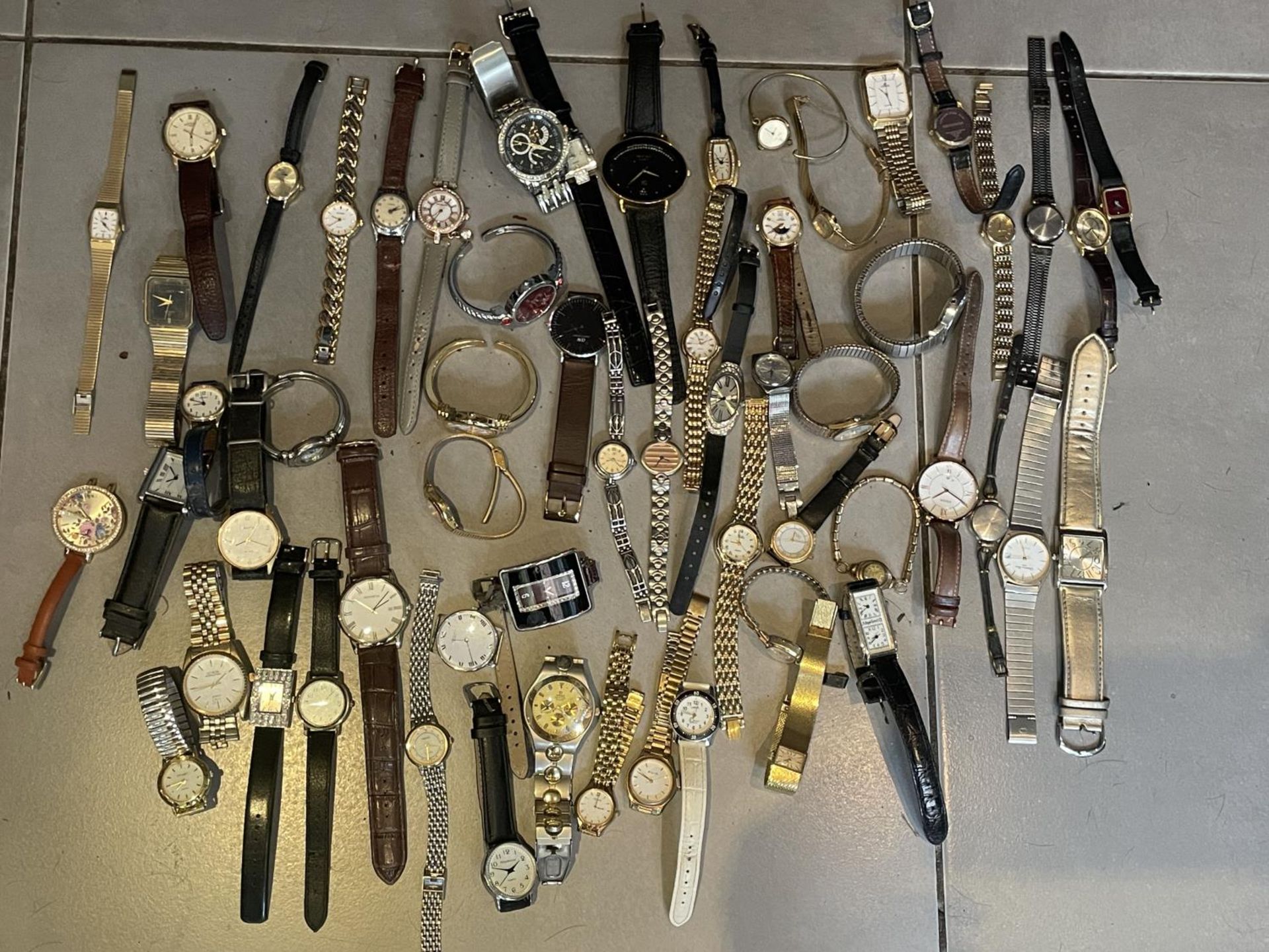 OVER FIFTY FIVE VARIOUS WRIST WATCHES TO INCLUDE ORIS, LEUBA, RAYMOND WEIL ETC