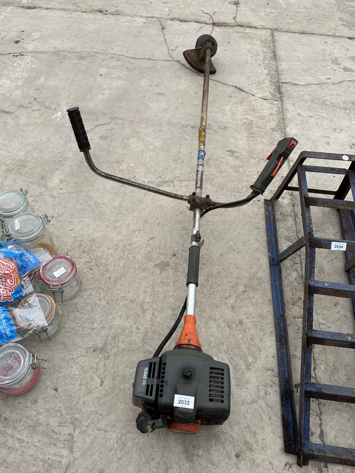 A HUSQVARNA 132R PETROL GRASS STRIMMER FOR SPARES AND REPAIRS