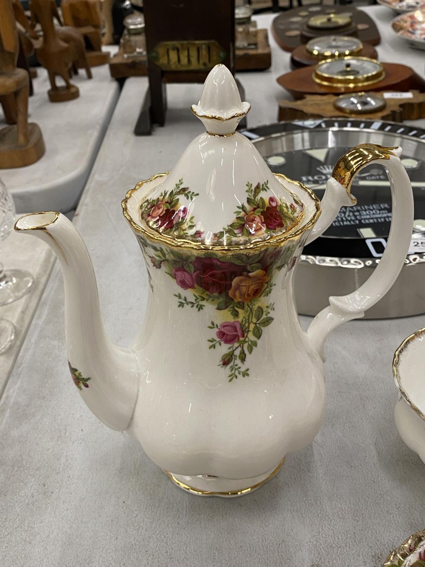 A ROYAL ALBERT COFFEE SET TO INCLUDE A COFFEE POT, SUGAR BOWL, CREAM JUG, CUPS, SAUCERS AND SIDE - Image 4 of 4