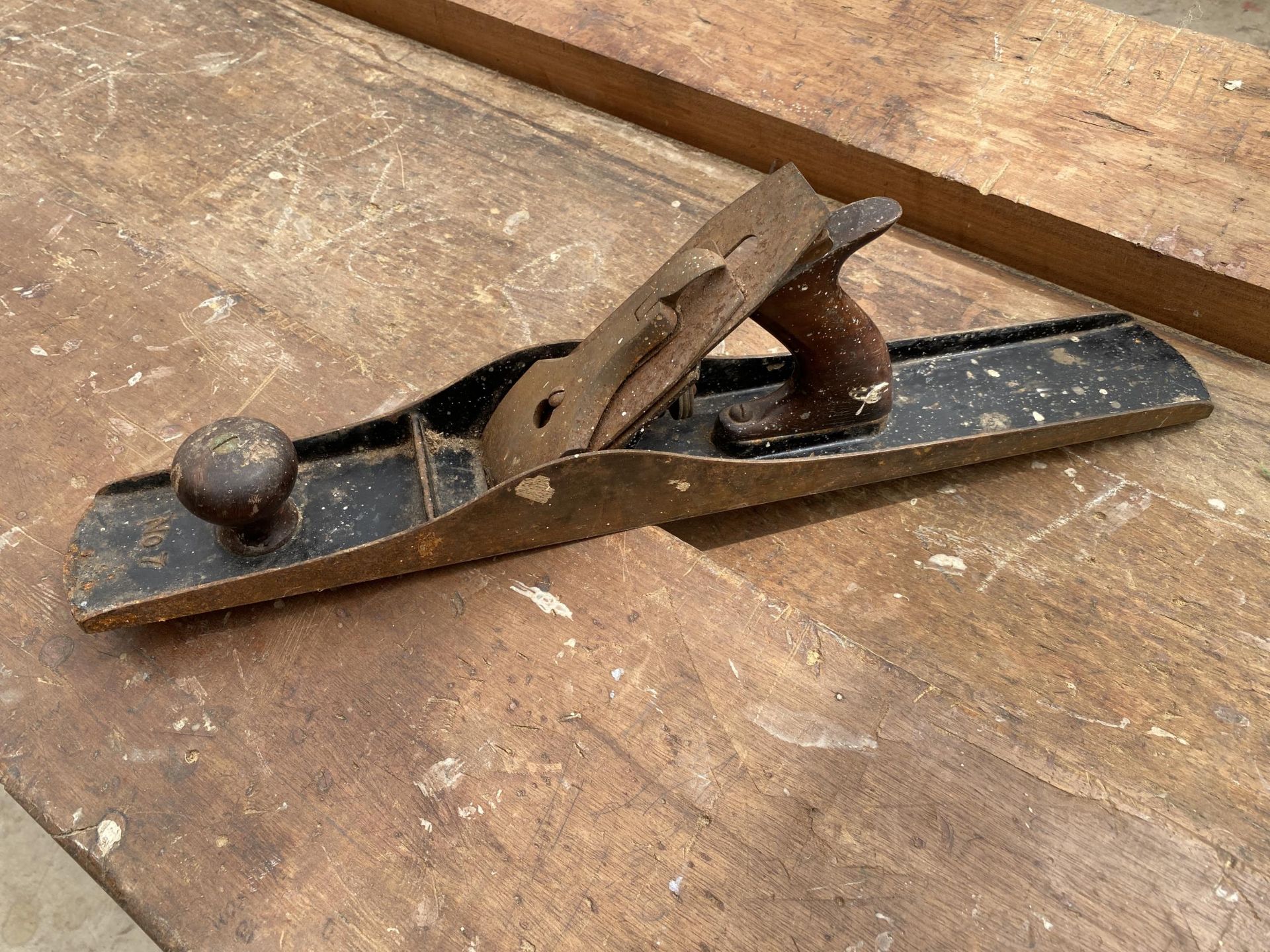 A LARGE STANLEY NO.7 WOOD PLANE - Image 3 of 5