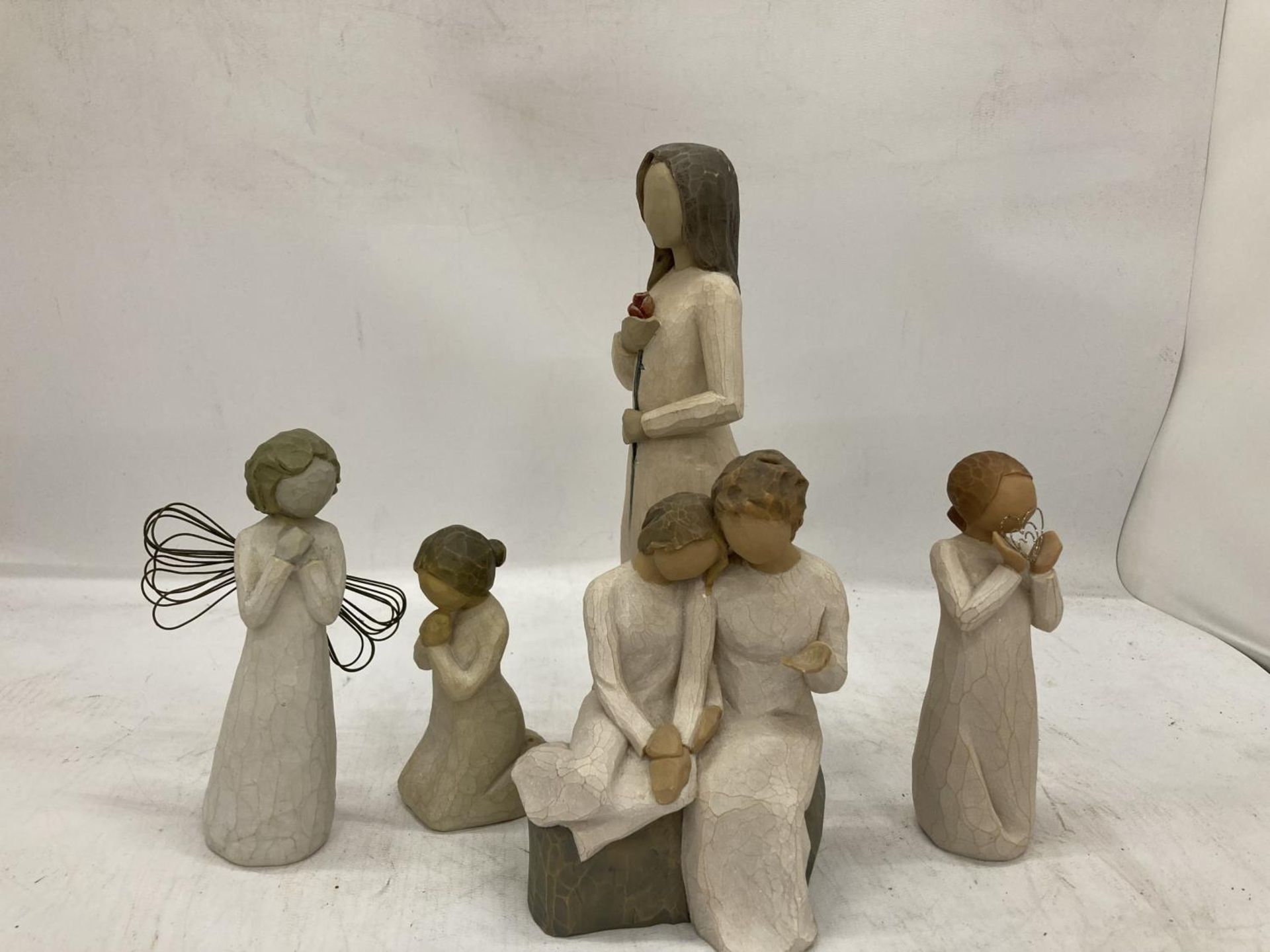 FIVE WILLOW TREE FIGURES TO INCLUDE 'LOVE', 'ANGEL OF WISHES', ETC