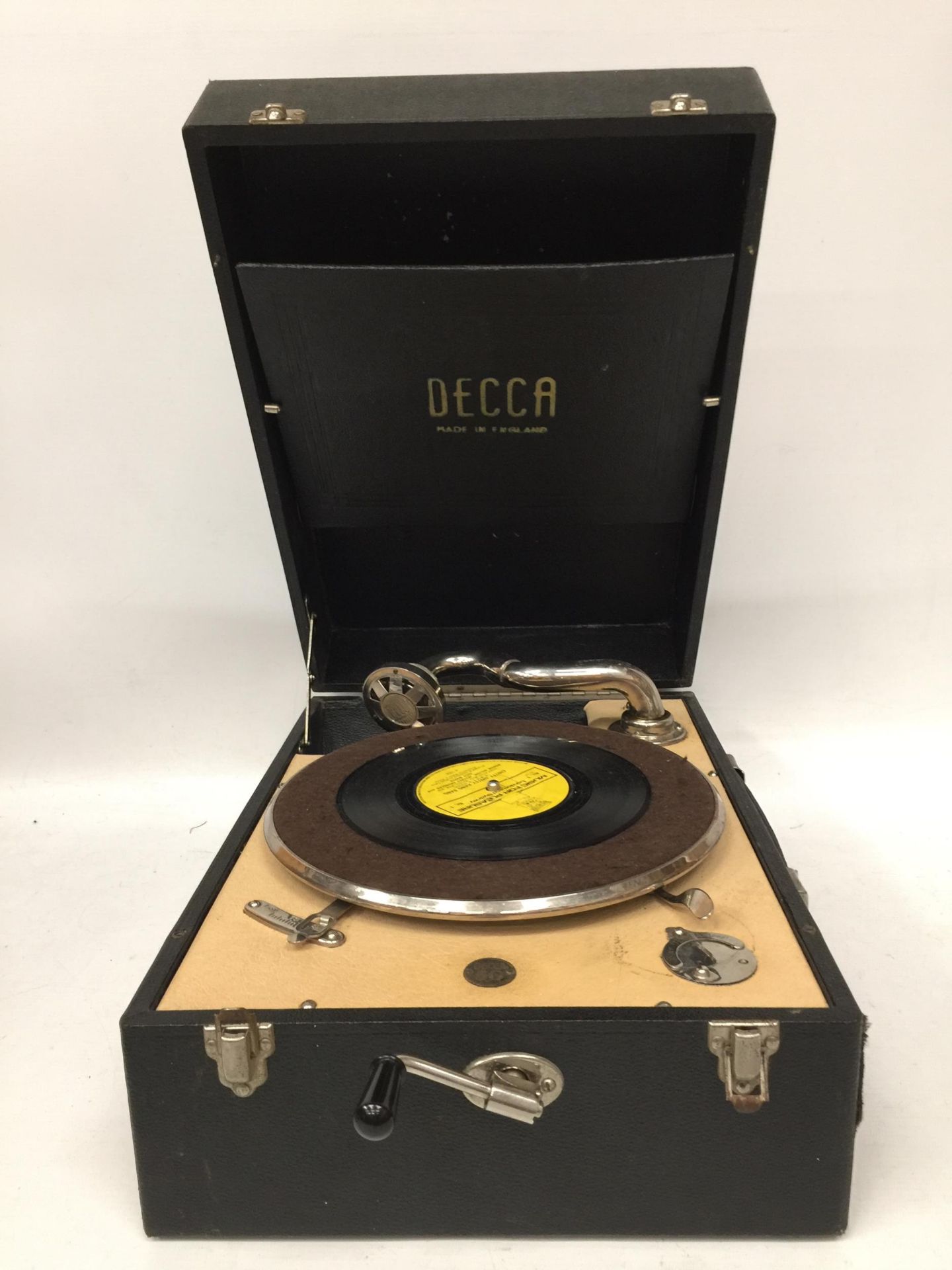 A VINTAGE DECCA WIND UP GRAMOPHONE