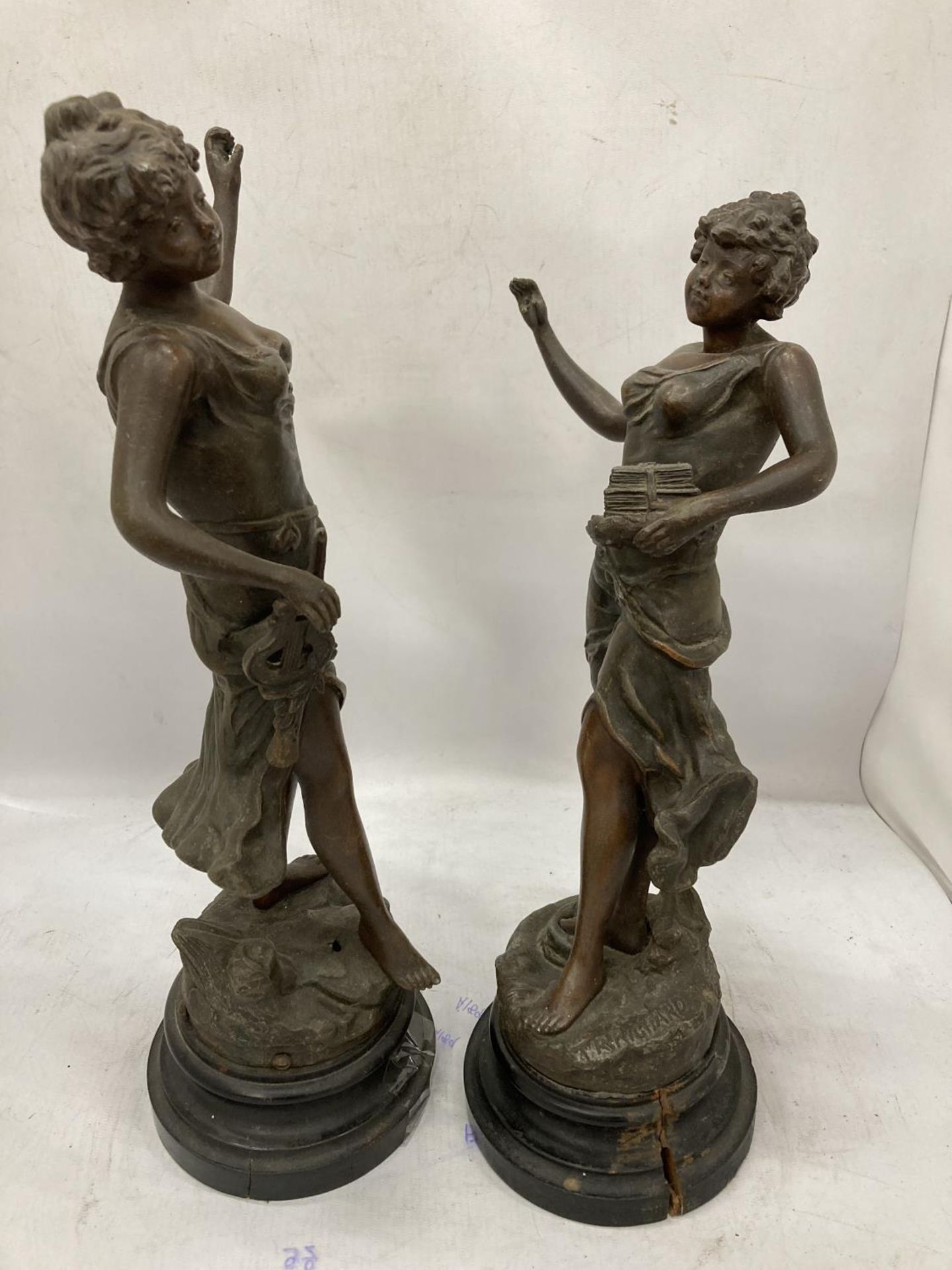 A PAIR OF VINTAGE METAL FIGURES ON WOODEN BASES OF YOUNG LADIES, SIGNED TO THE BASE R RICHARD, - Image 3 of 3