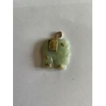 A 14 CARAT GOLD AND JADE PENDANT IN THE FORM OF AN ELEPHANT IN A PRESENTATION BOX