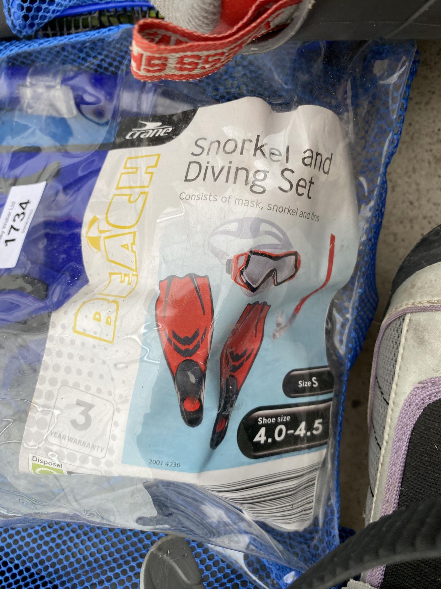 THREE SNORKELLING SETS AND TWO PAIRS OF ROLLER BLADES - Image 5 of 5