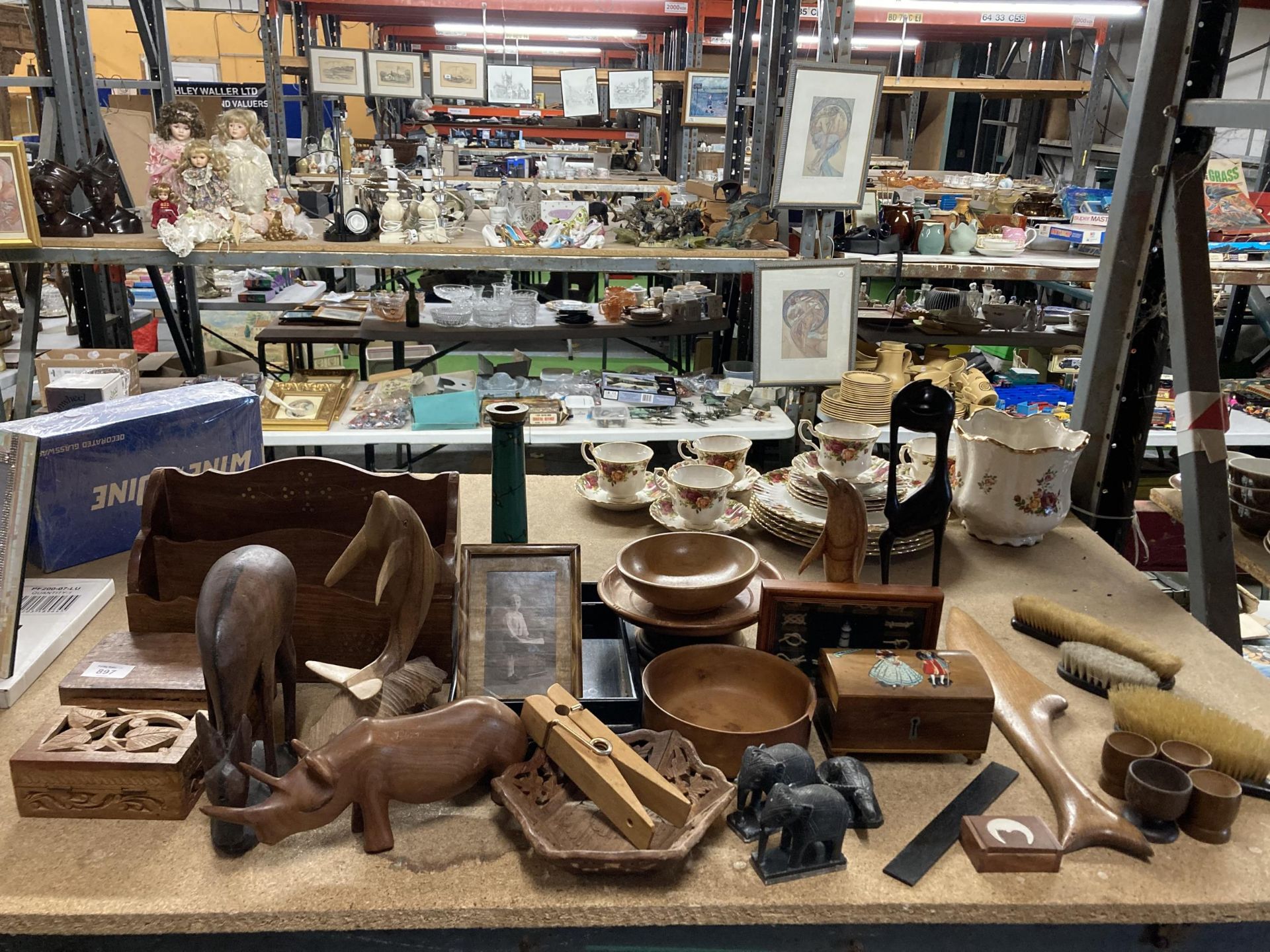 A LARGE GROUP OF VINTAGE TREEN AND WOODEN WARES, LETTER RACK, ANIMAL FIGURES ETC