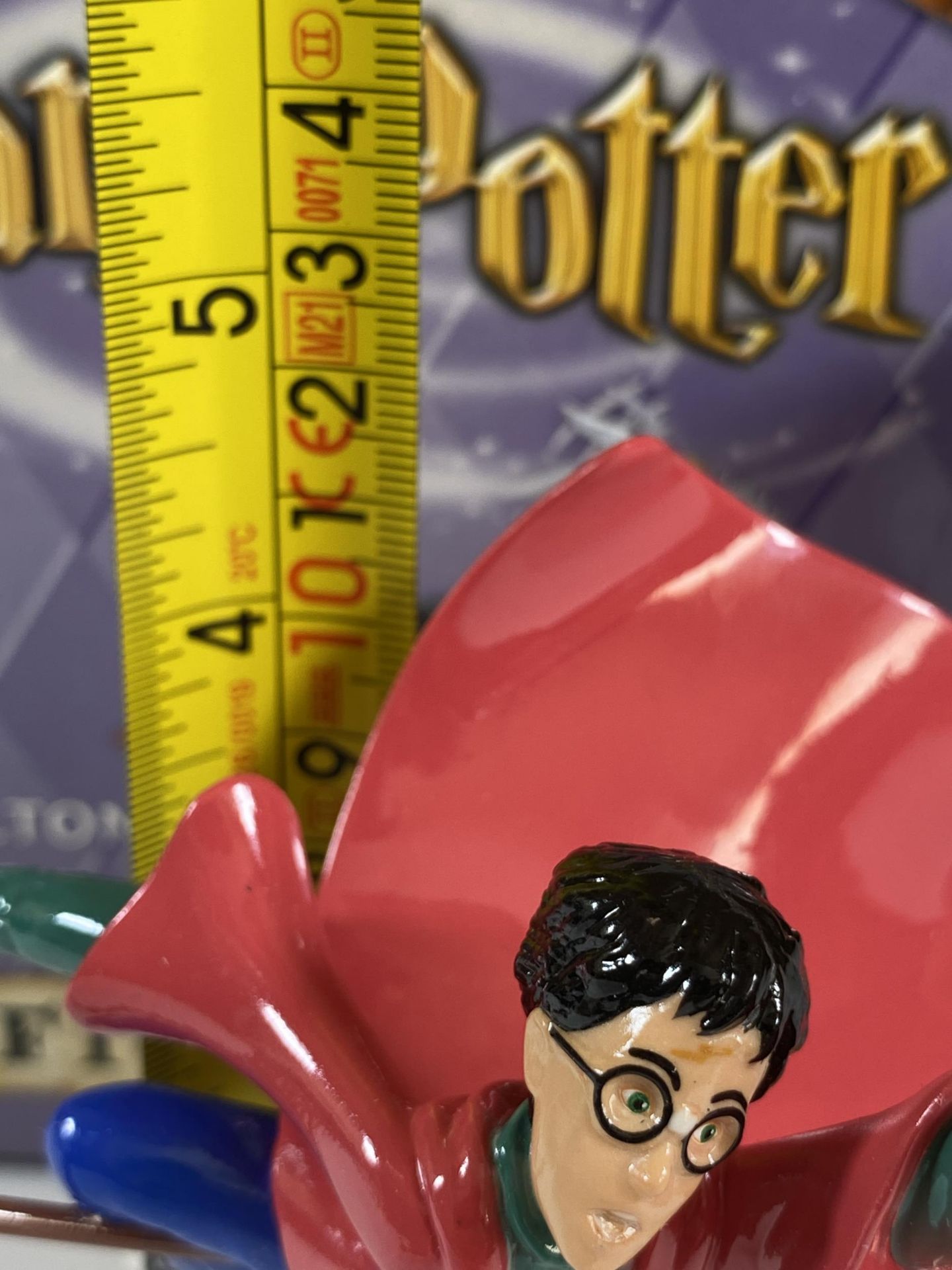 A BOXED ROYAL DOULTON HARRY POTTER PLAYING QUIDDITCH HPFIG22 FIGURE WITH CERTIFICATE - Bild 6 aus 7