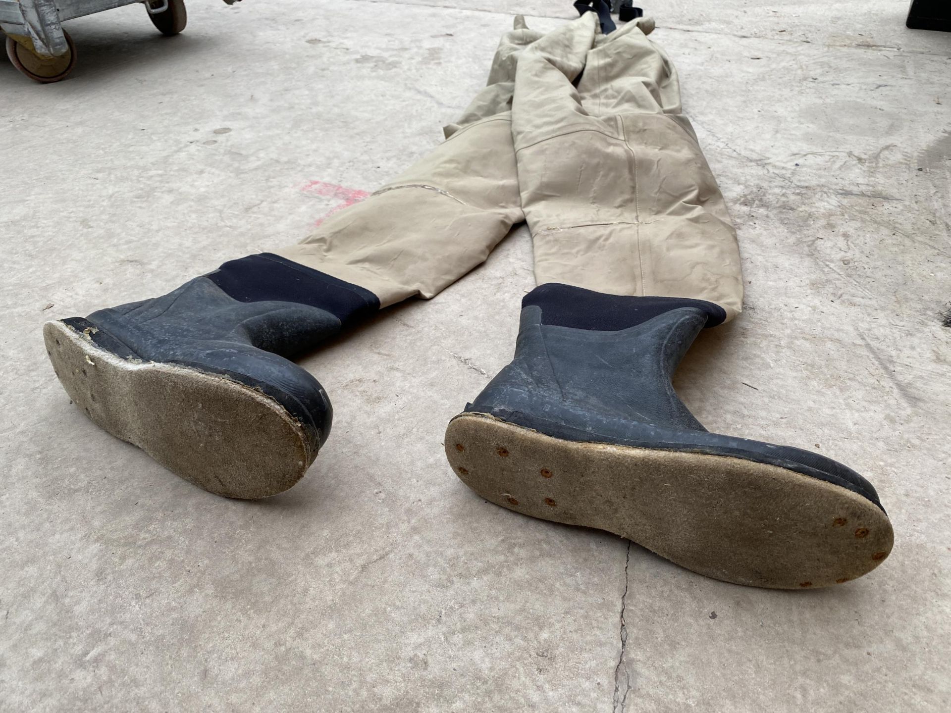 A PAIR OF SIZE 11 CHEST WADERS - Image 2 of 3