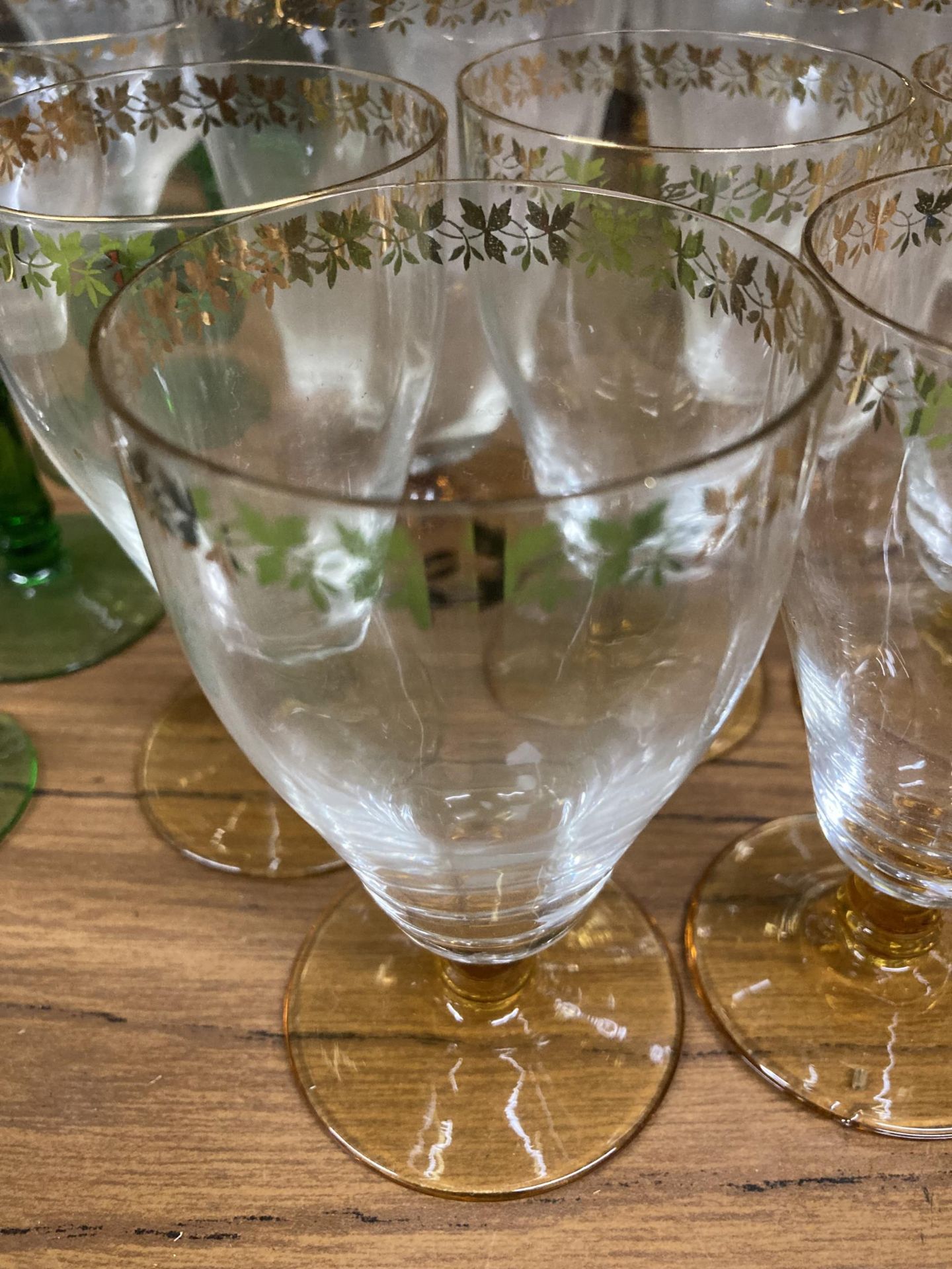 A VERY LARGE QUANTITY OF GLASSWARE TO INCLUDE SHERRY GLASSES, PORT GLASSES, CHAMPAGNE ETC - Image 2 of 4