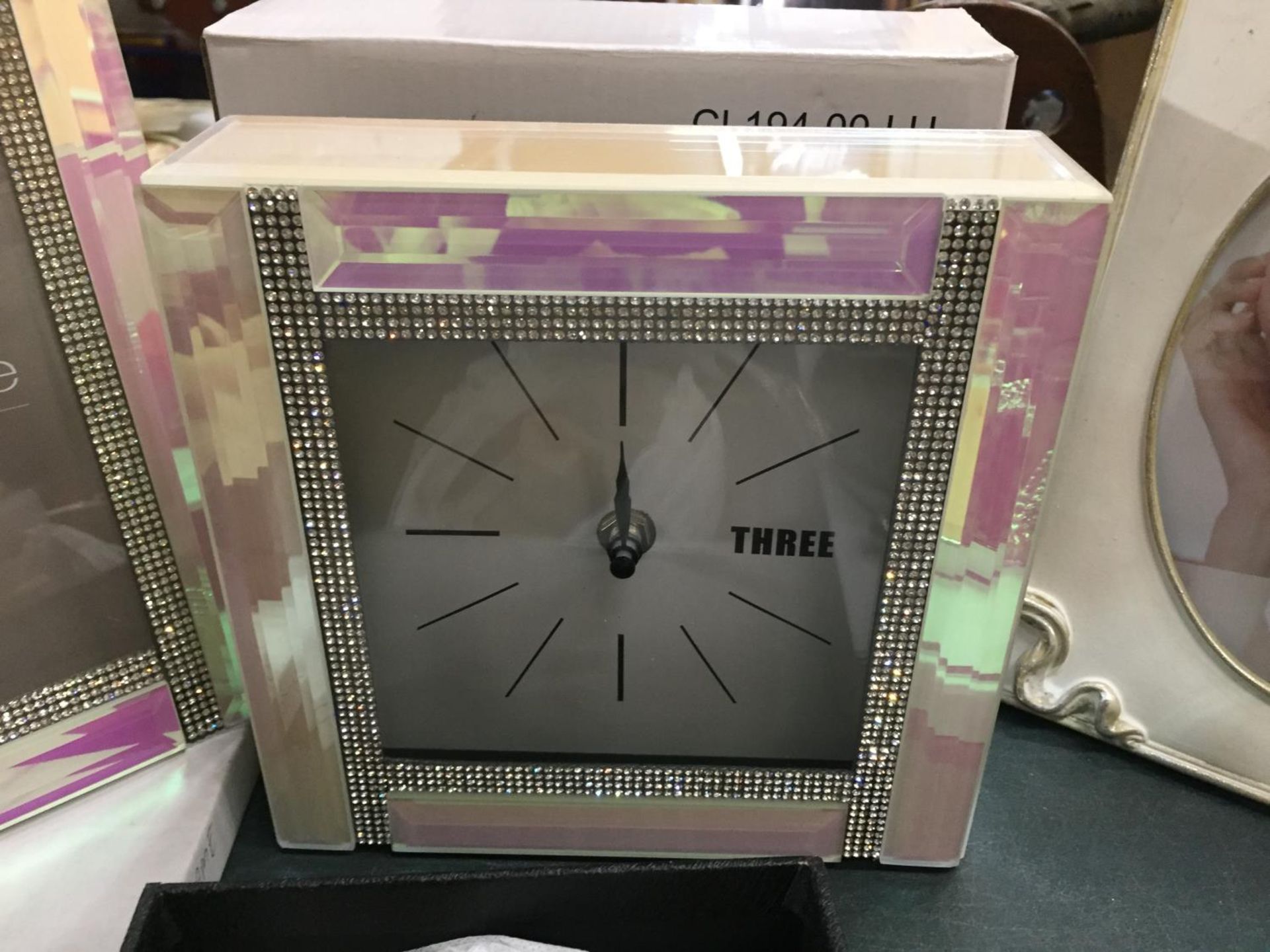 A PINK MIRRORED CLOCK WITH MATCHING PHOTO FRAME, FOUR AS NEW BELTS IN BOXES, MIRRORED COASTERS, A - Bild 3 aus 4
