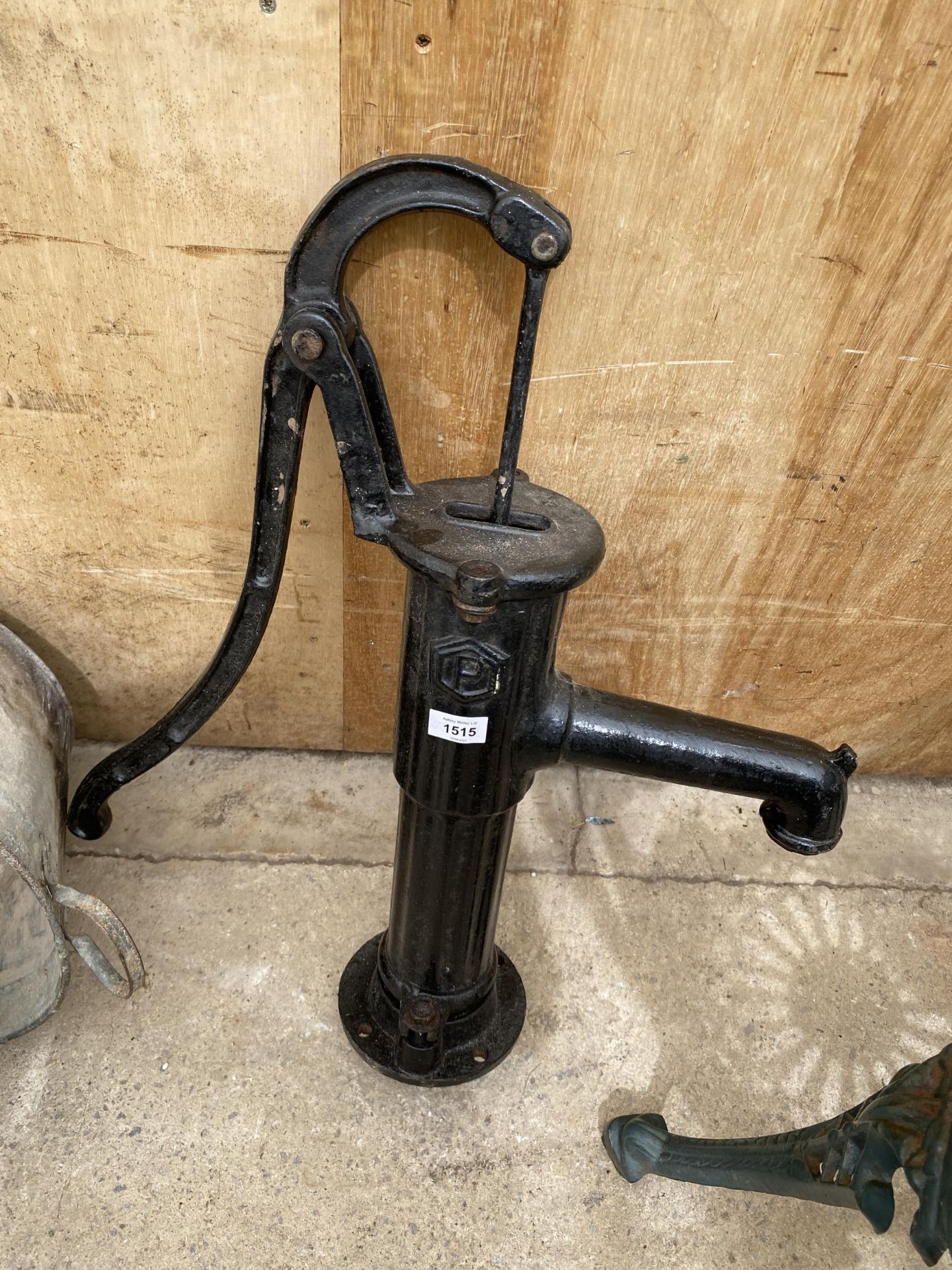 A SMALL VINTAGE CAST IRON WATER PUMP