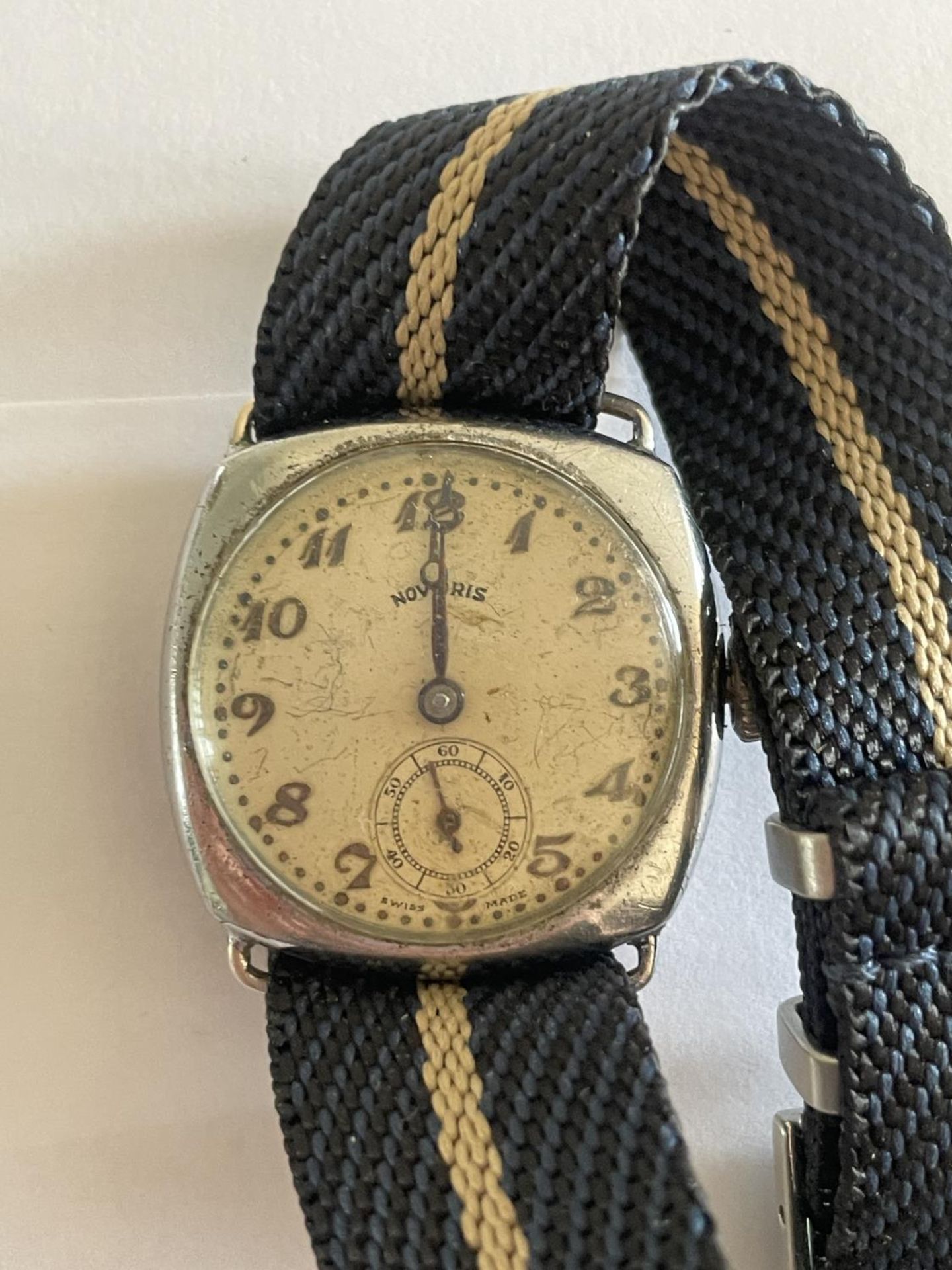 A VINTAGE SILVER WATCH NOT WORKING - Image 2 of 3