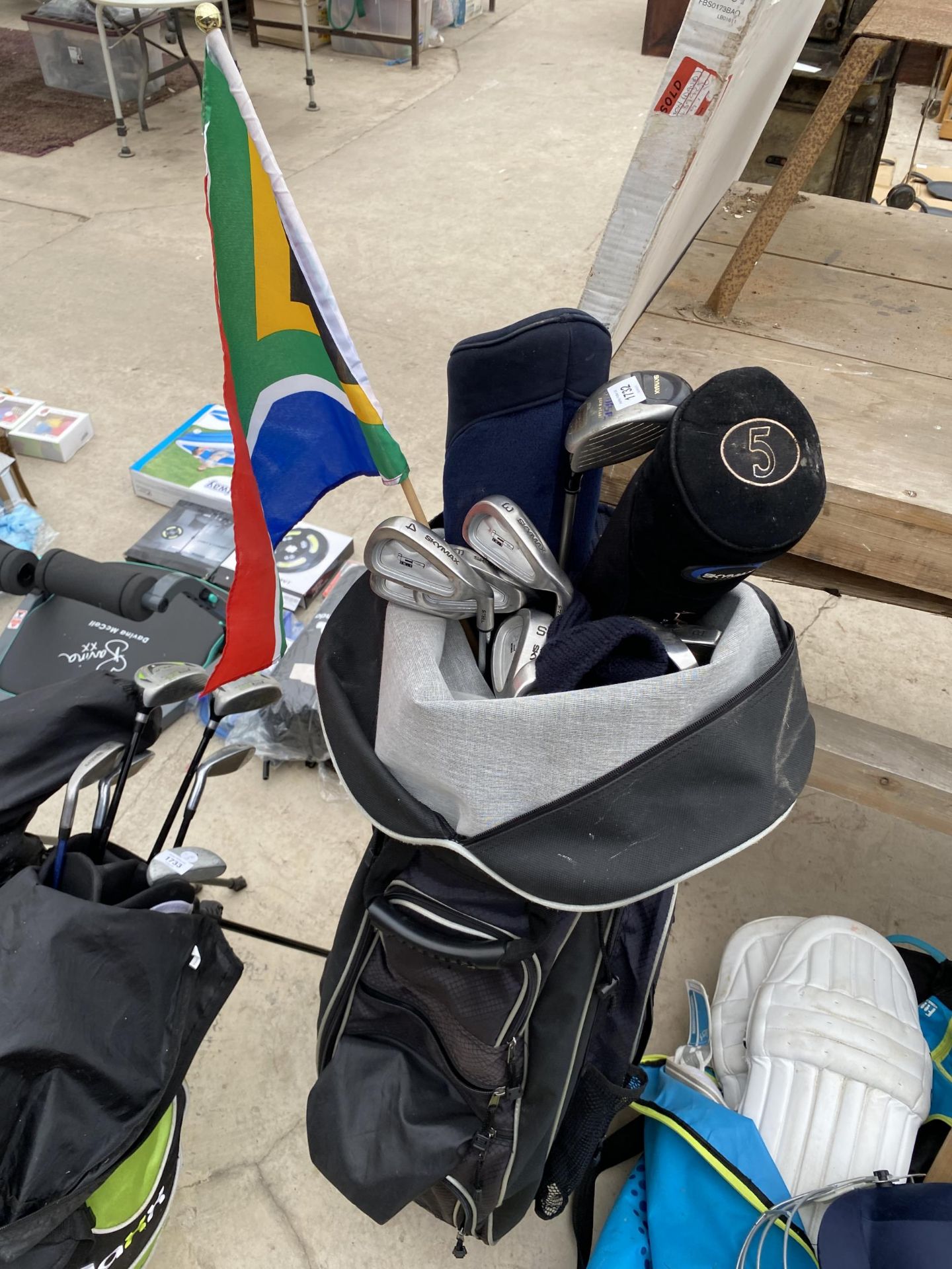 A GOLF BAG AND AN ASSORTMENT OF SKYMAX GOLF CLUBS