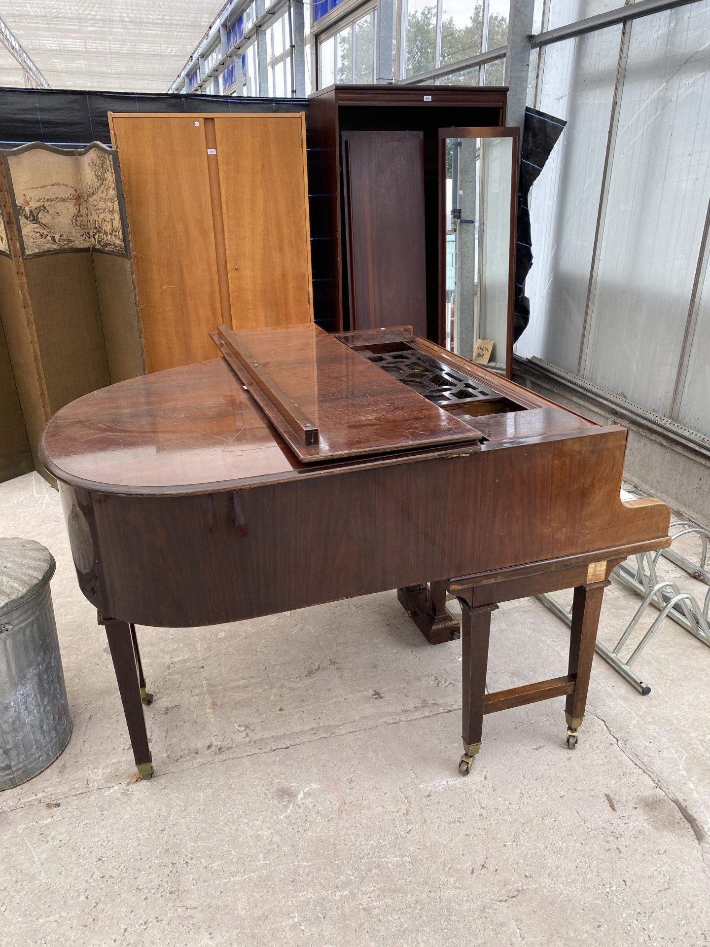 A JOHN BROADWOOD & SONS BOUDOIR GRAND PIANO (NO.52856) ON SIX TAPERING LEGS, WITH BRASS FITTINGS AND - Bild 2 aus 6