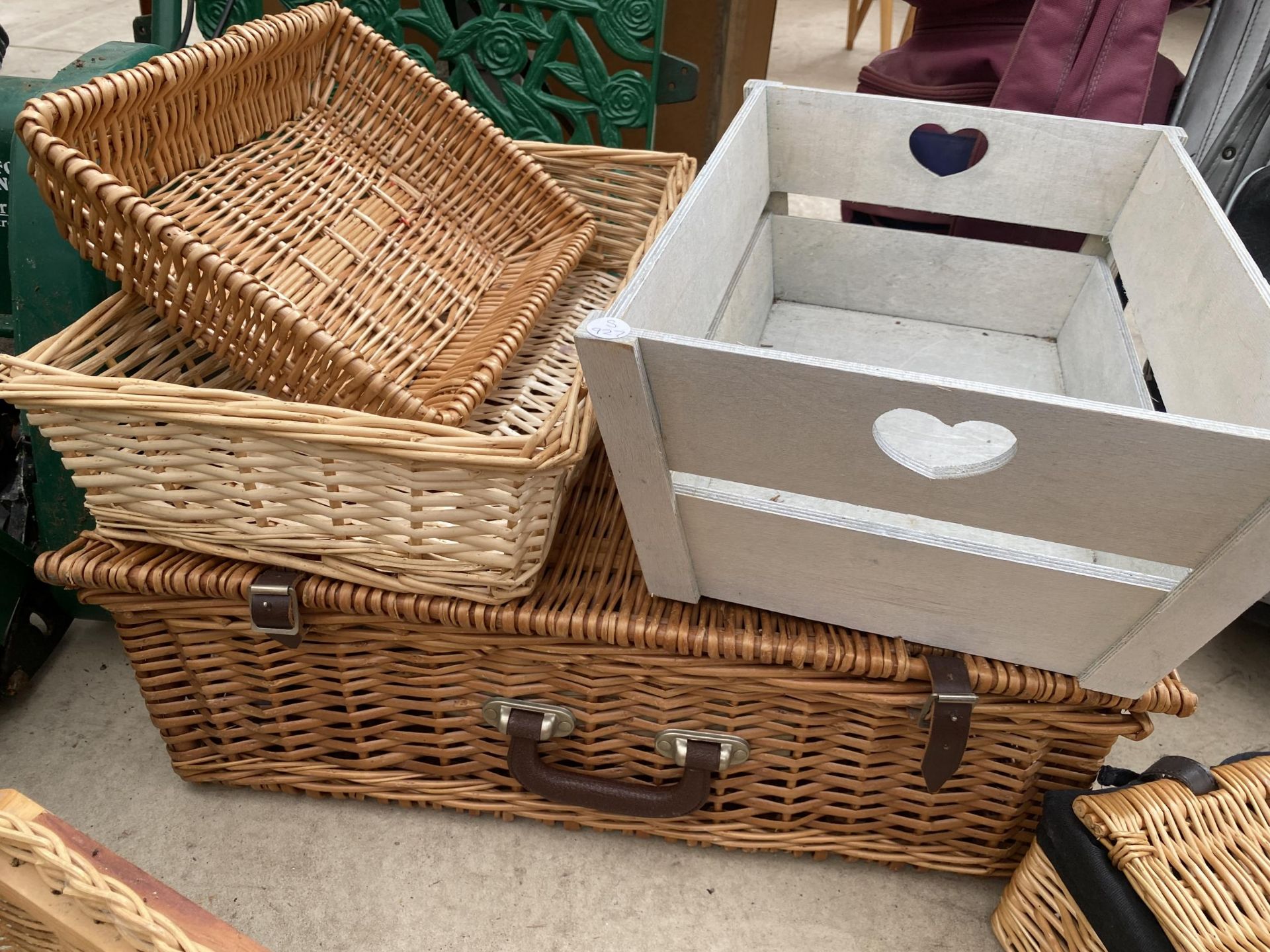 AN ASSORTMENT OF WICKER BASKETS AND A DECORATIVE WOODEN STORAGE TRAY - Image 2 of 2
