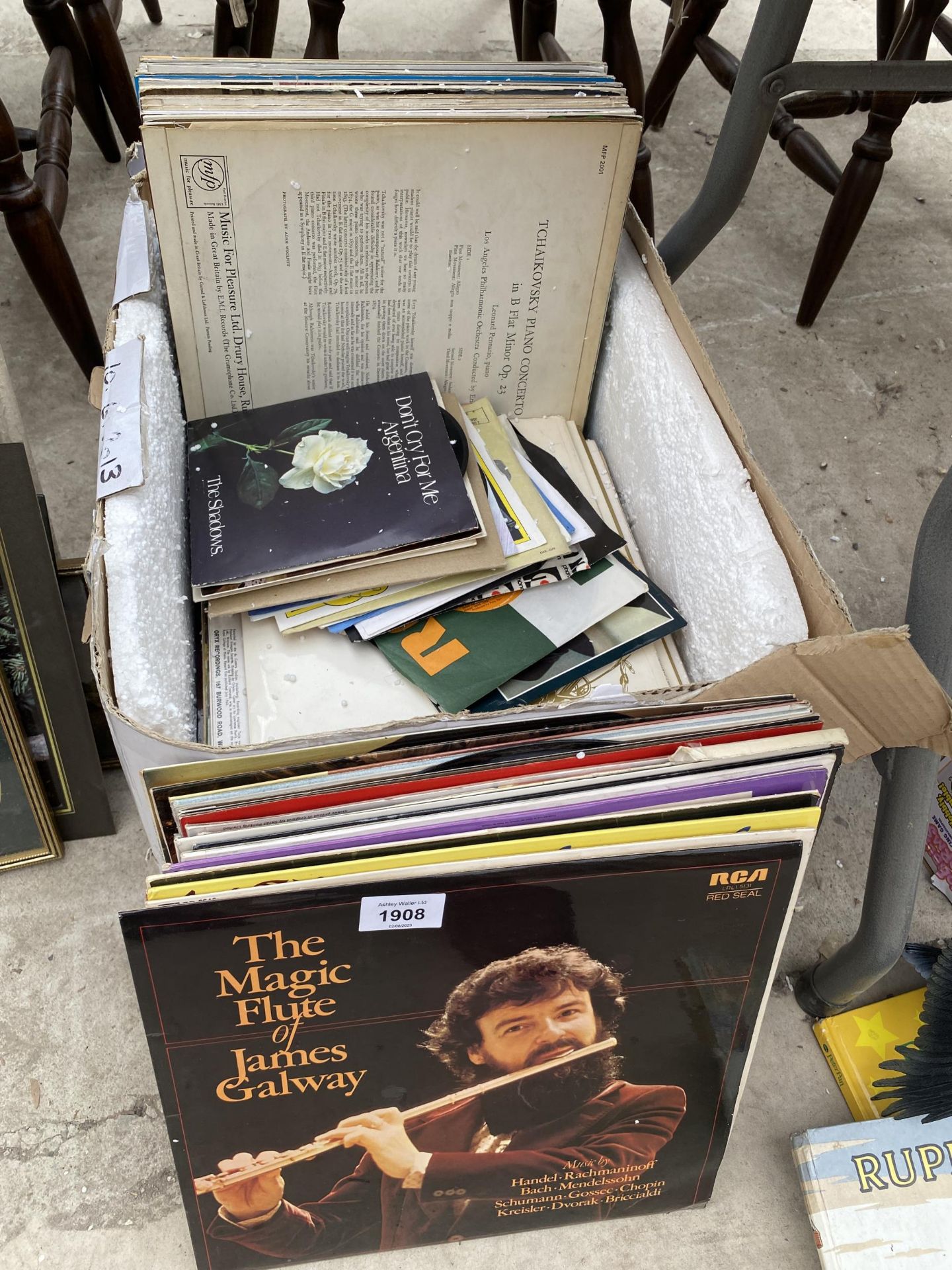 AN ASSORTMENT OF LP RECORDS AND 7" SINGLES