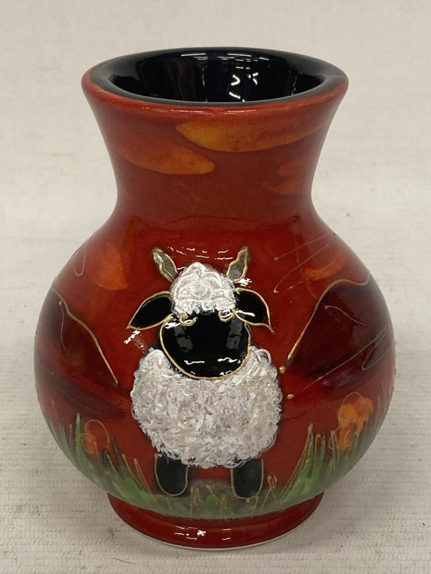 AN ANITA HARRIS HAND PAINTED AND SIGNED IN GOLD SHEEP VASE