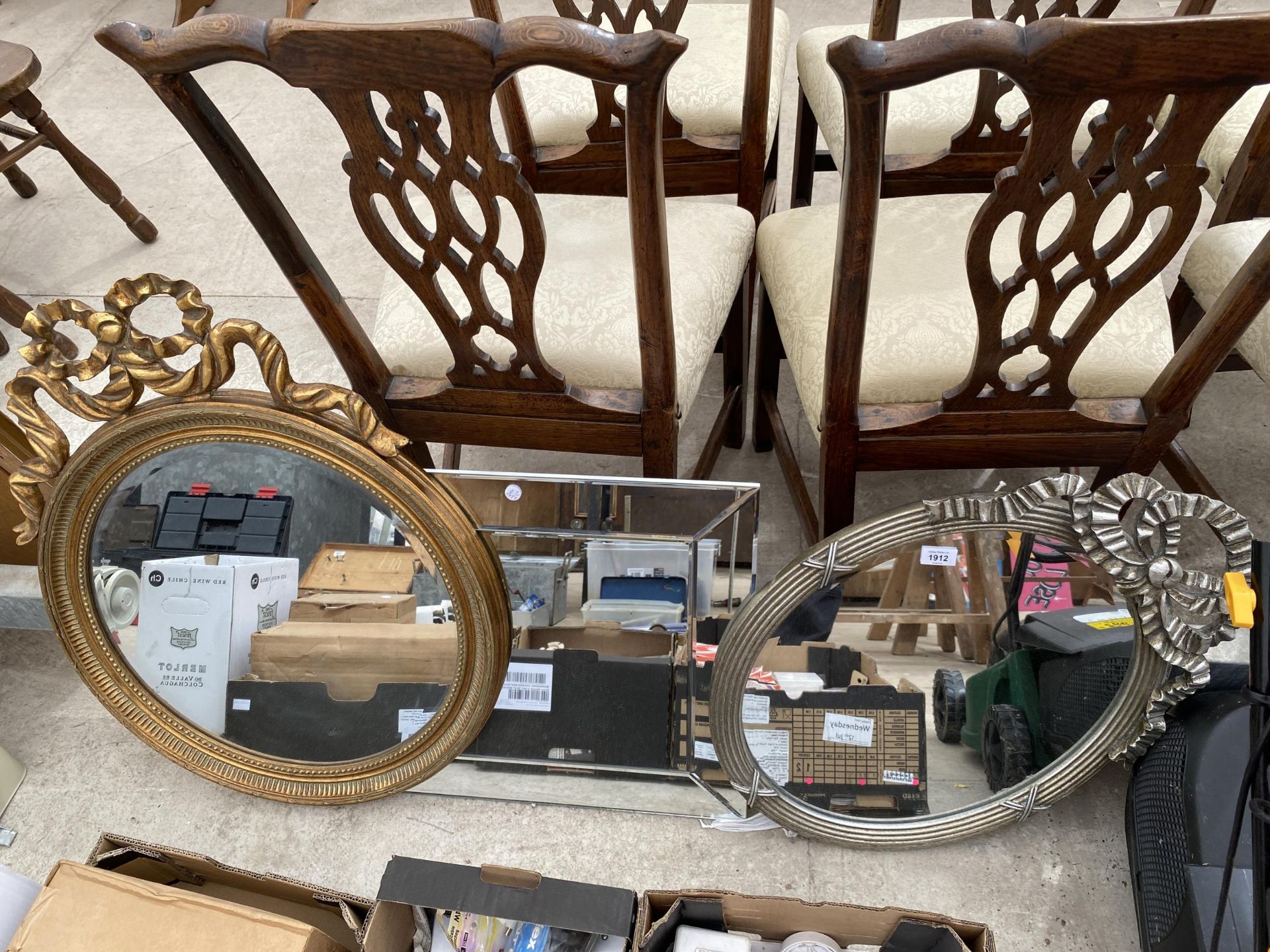 THREE VARIOUS WALL MIRRORS TO INCLUDE A DECORATIVE GILT FRAMED BEVELED EDGE CIRCULAR MIRROR