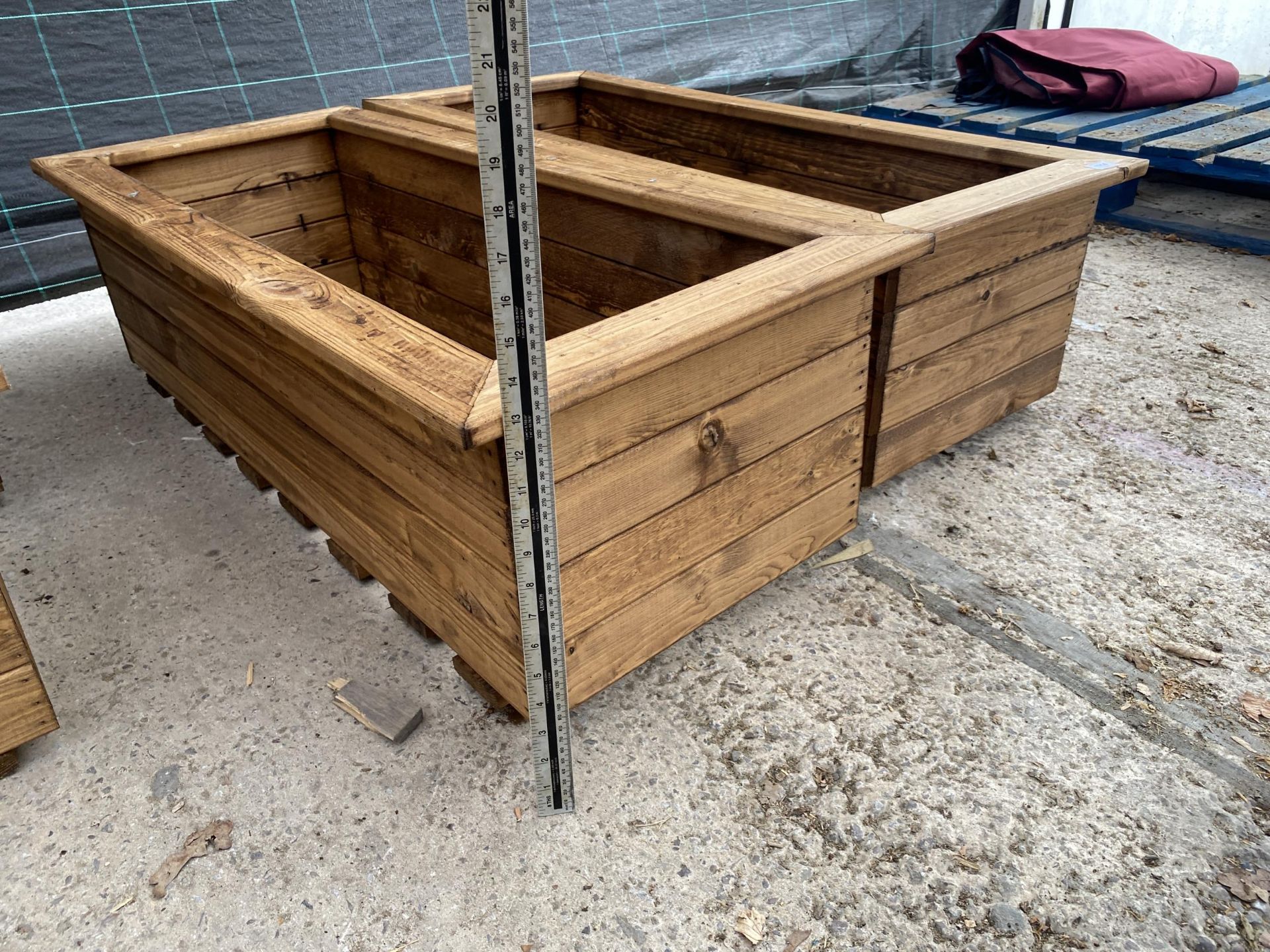 AN AS NEW EX DISPLAY CHARLES TAYLOR PAIR OF TROUGH PLANTERS *PLEASE NOTE VAT TO BE CHARGED ON THIS - Image 2 of 4