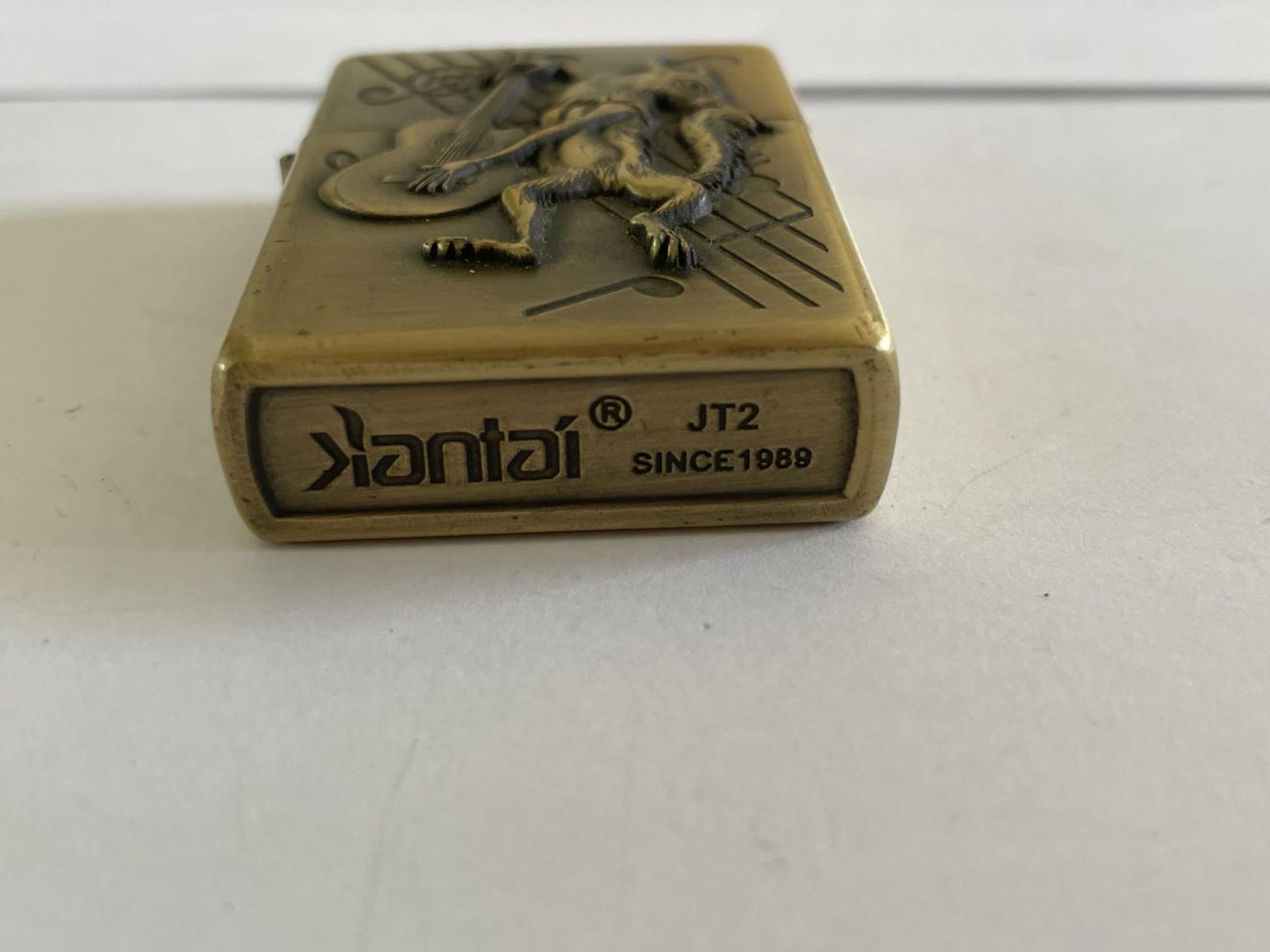 A DECORATIVE ZIPPO STLE LIGHTER - Image 2 of 3