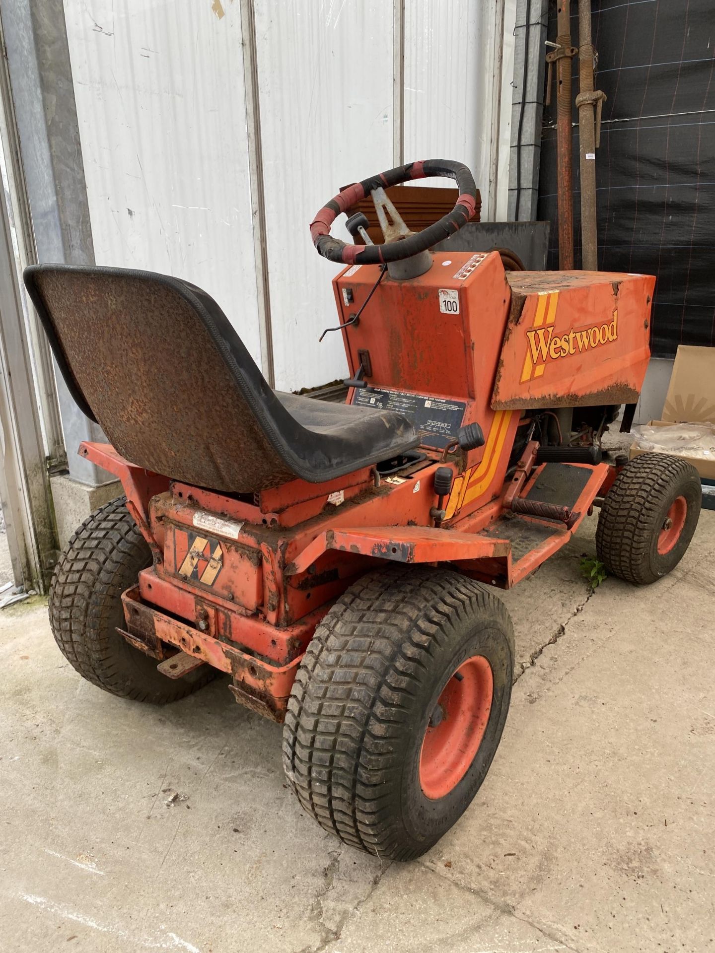 A WESTWOOD T1200 COMPACT TRACTOR FOR SPARES AND REPAIRS (KEY PRESENT) - Bild 3 aus 9