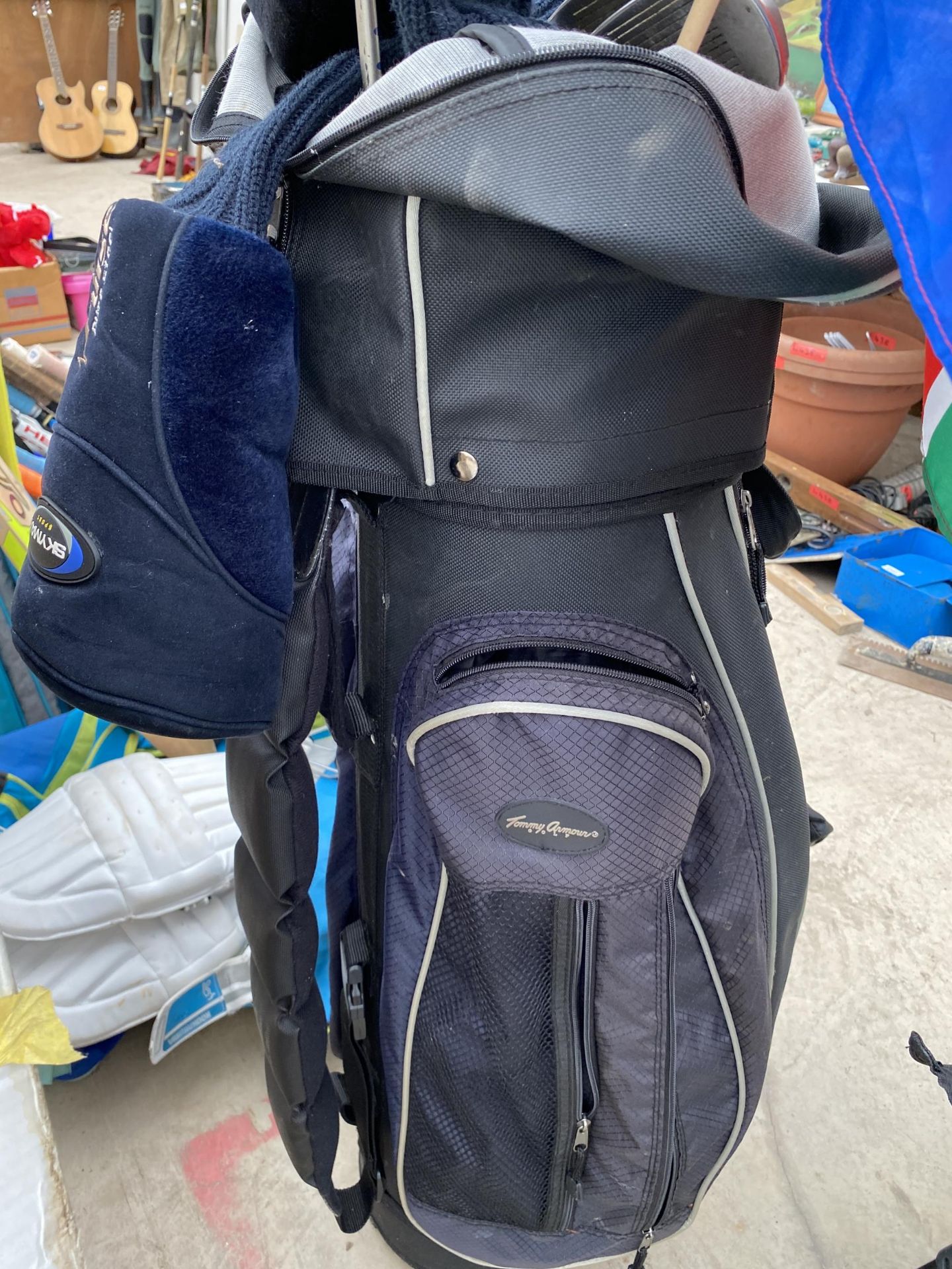 A GOLF BAG AND AN ASSORTMENT OF SKYMAX GOLF CLUBS - Image 5 of 5