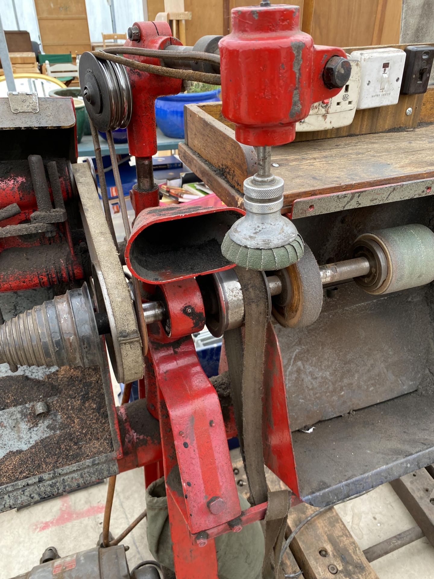 A LARGE INDUSTRIAL SHOE SHINING MACHINE WITH VARIOUS BRUSHES - Image 5 of 11