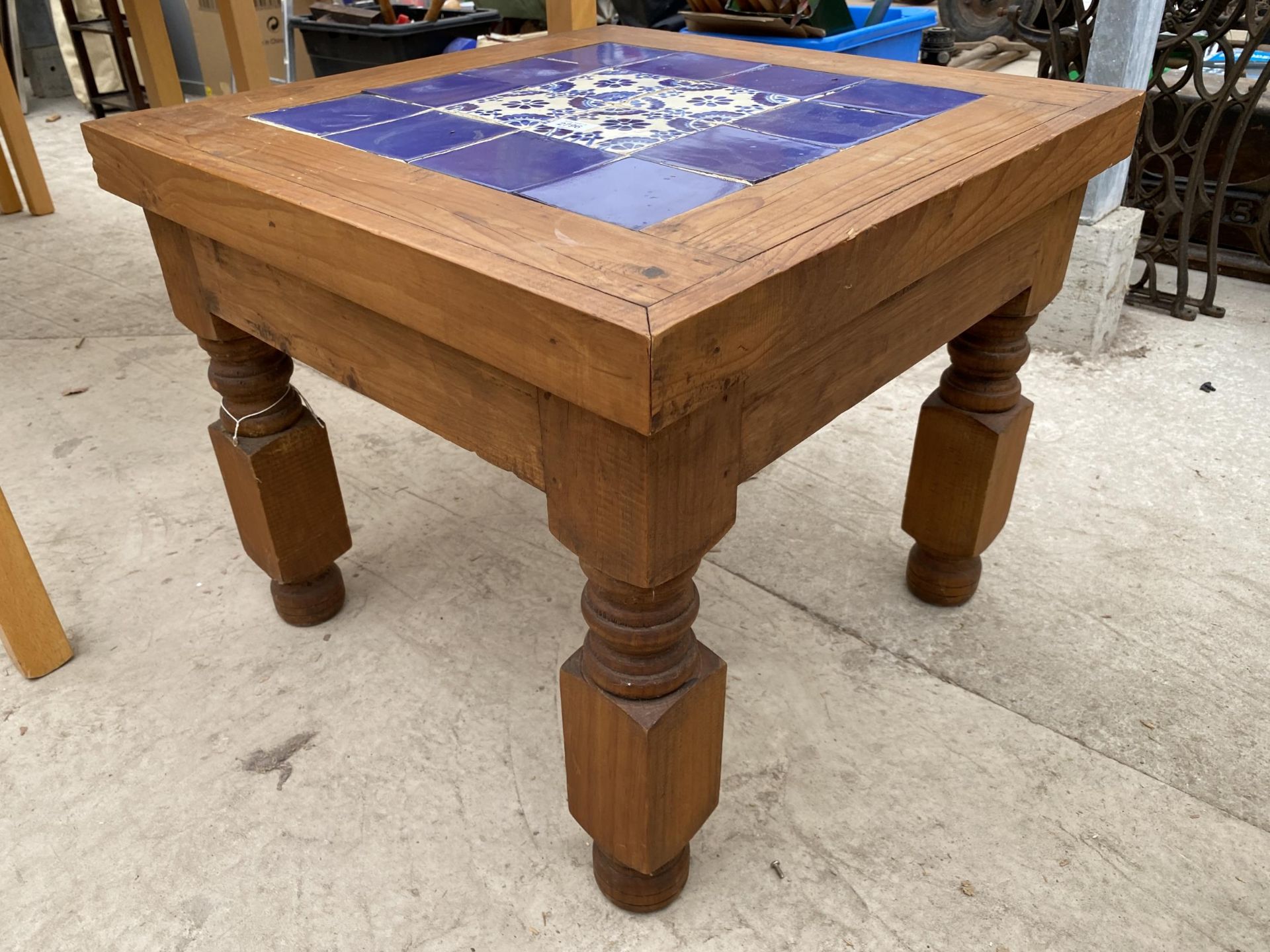 A MODERN PINE LAMP TABLE WITH INSET TILE TOP, 23.5" SQUARE - Image 2 of 3