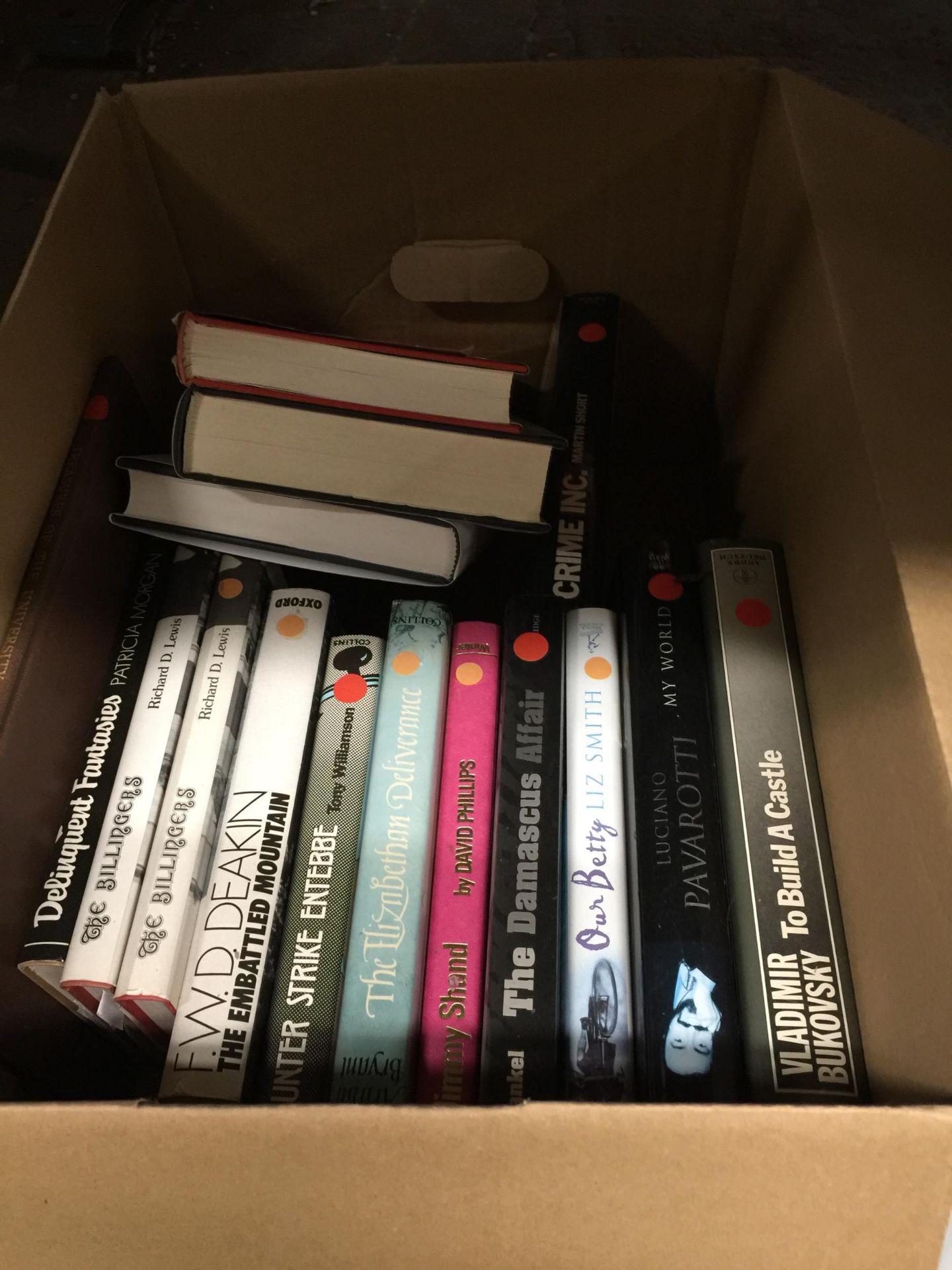 A BOX OF ASSORTED BOOKS