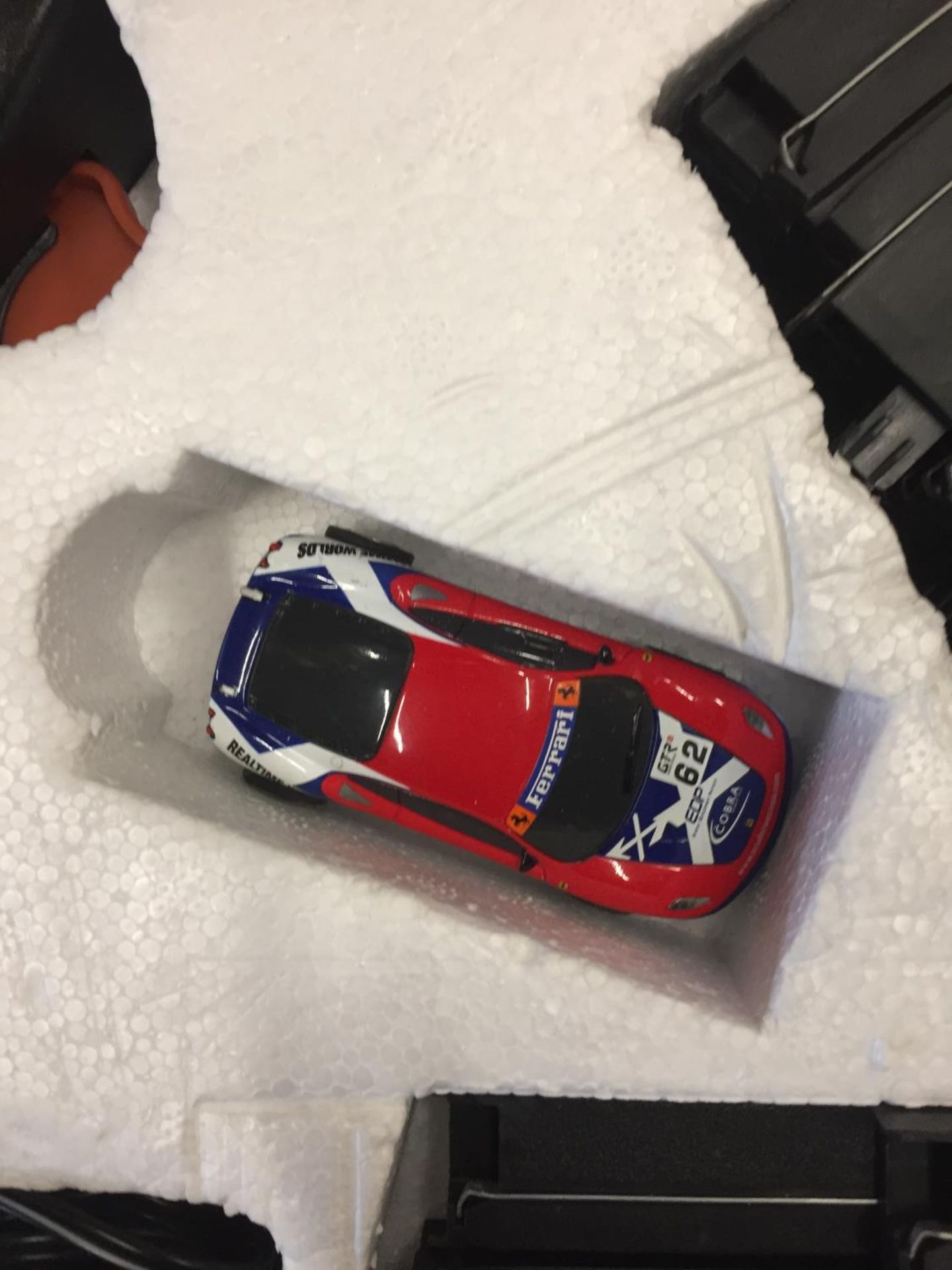 A MICRO SCALEXTRIC RACING SET IN BOX - Image 3 of 5