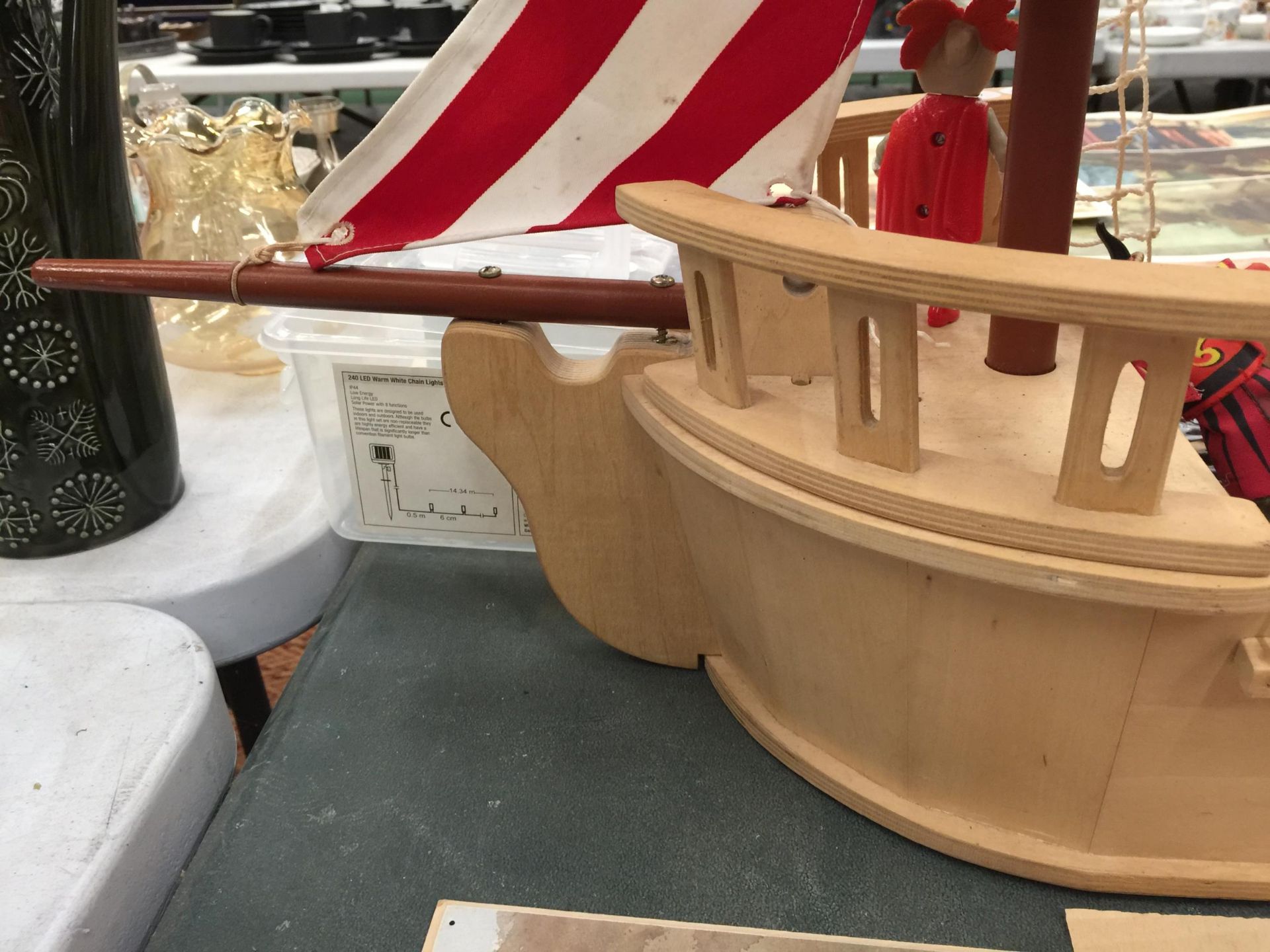 A CHILDREN'S LARGE WOODEN GALLEON TOY WITH FIGURES - Image 3 of 3