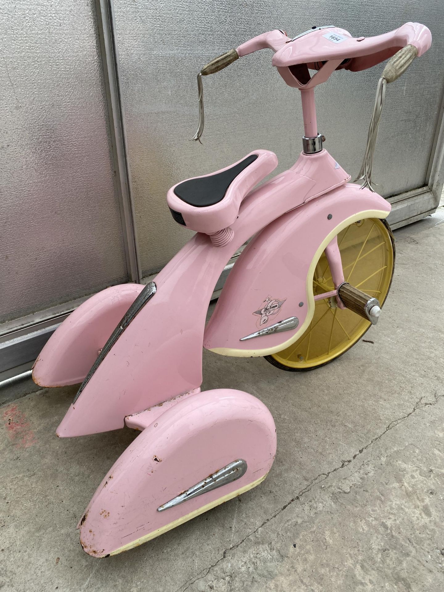 A VINTAGE METAL AIRFLOW SKY PRINCESS BIKE - Image 2 of 5