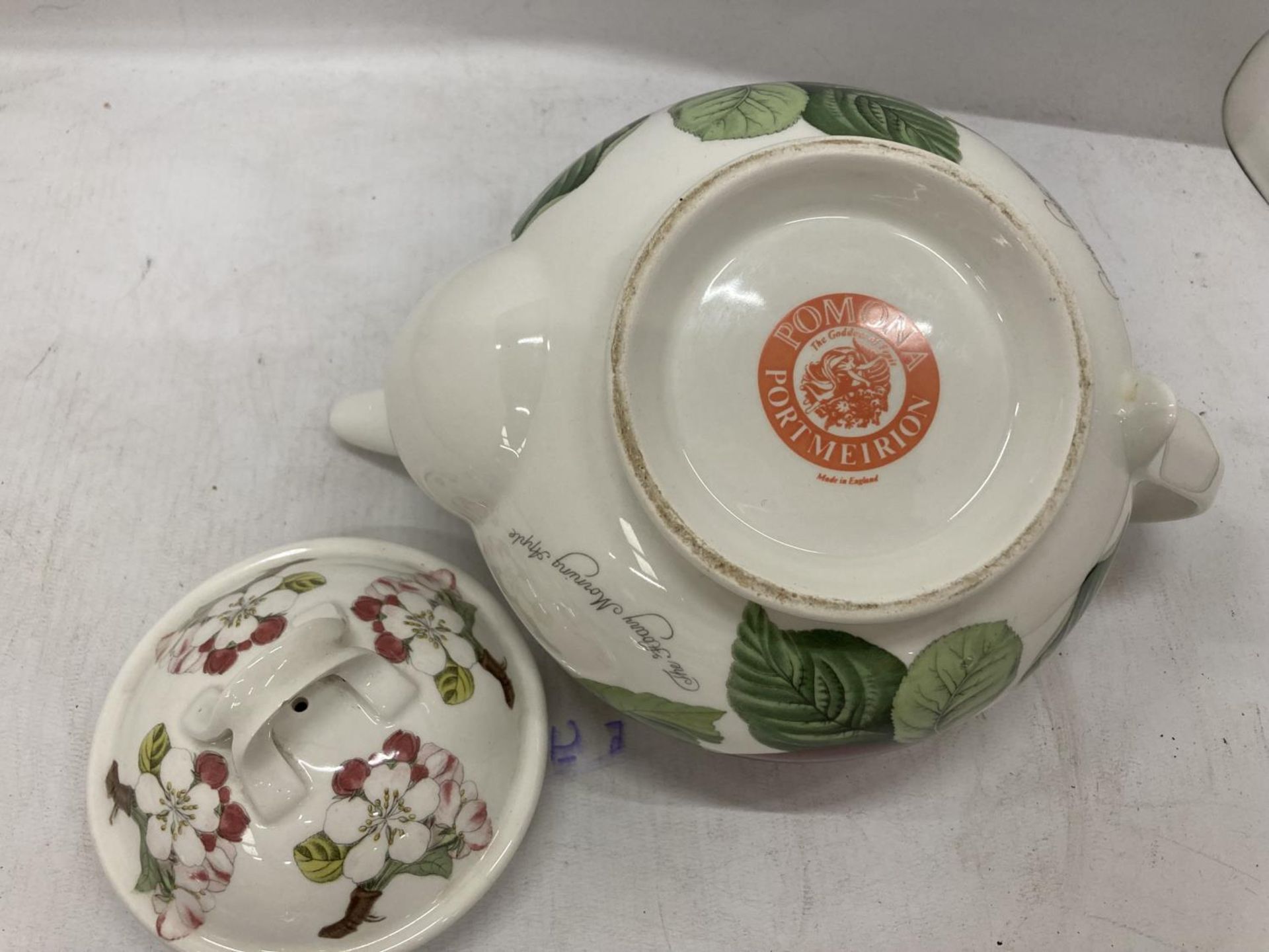 THREE PIECES OF PORTMEIRION TO INCLUDE A TEAPOT, A LARGE CUP AND SAUCER - Image 3 of 5