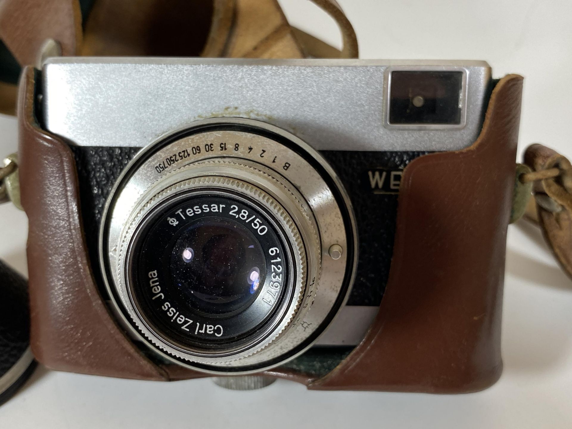 A VINTAGE CASED CARL ZEISS WERRA 1 CAMERA WITH TESSAR 50MM LENS - Image 2 of 3