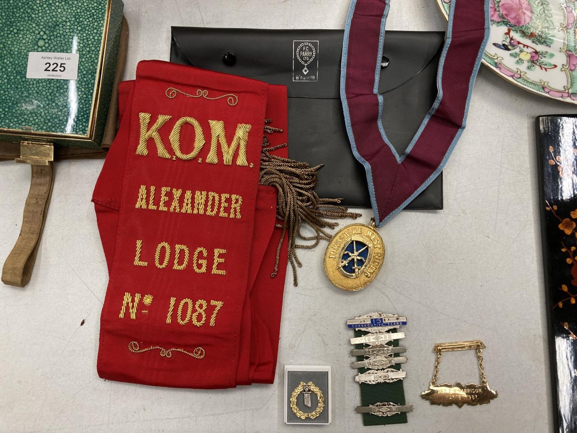 A QUANTITY OF MASONIC ITEMS TO INCLUDE A K. O. M. ALEXANDER LODGE NO. 1087 SASH, PLUS A MEDAL AND